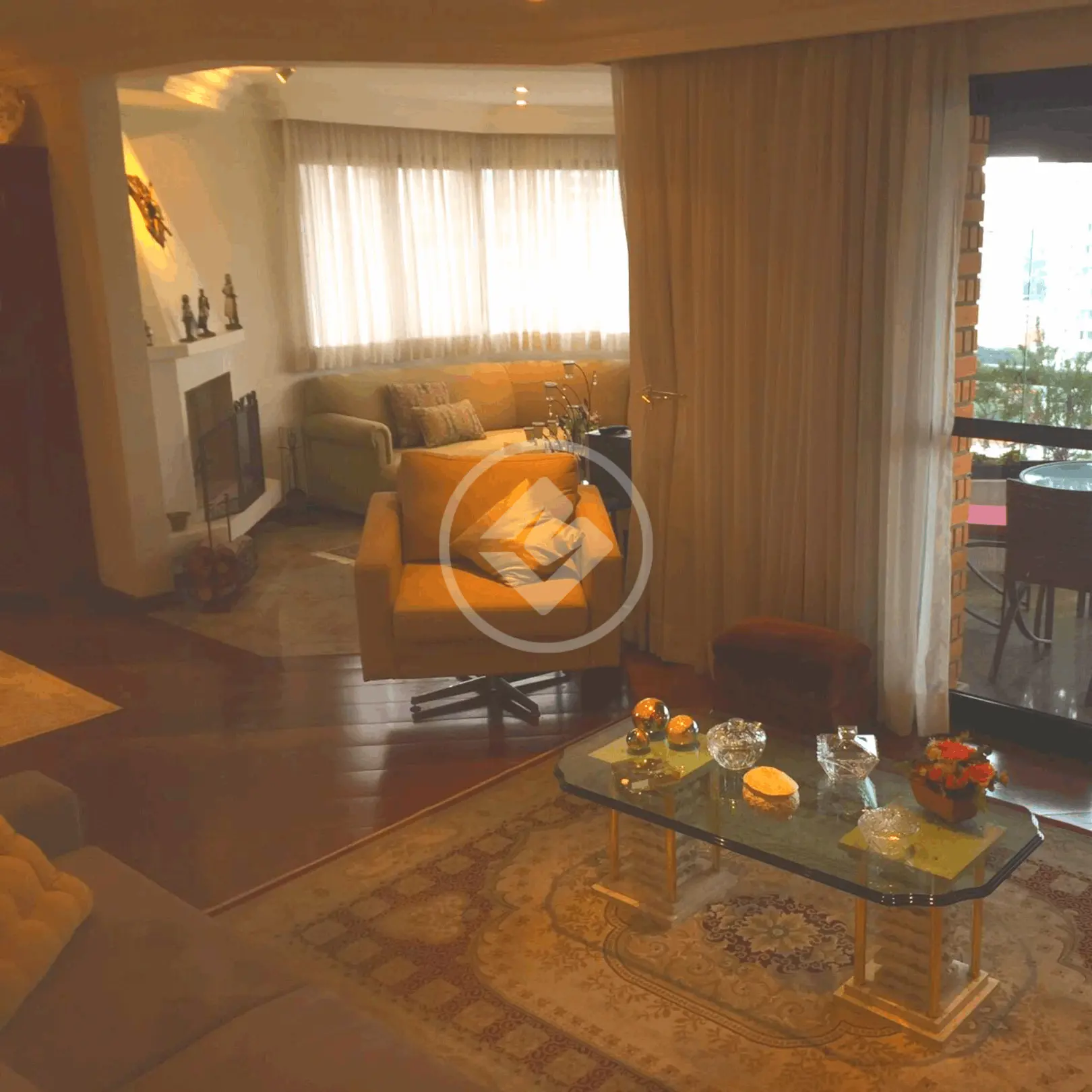 Apartamento em Moema com 200m² com 4 Suítes e 4 Vagas + Depósito