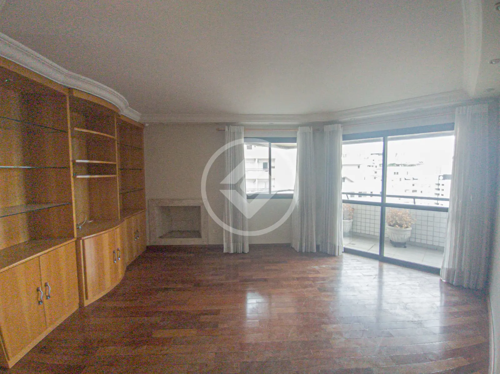Vendo apartamento 3 dormitórios  com suíte em Moema