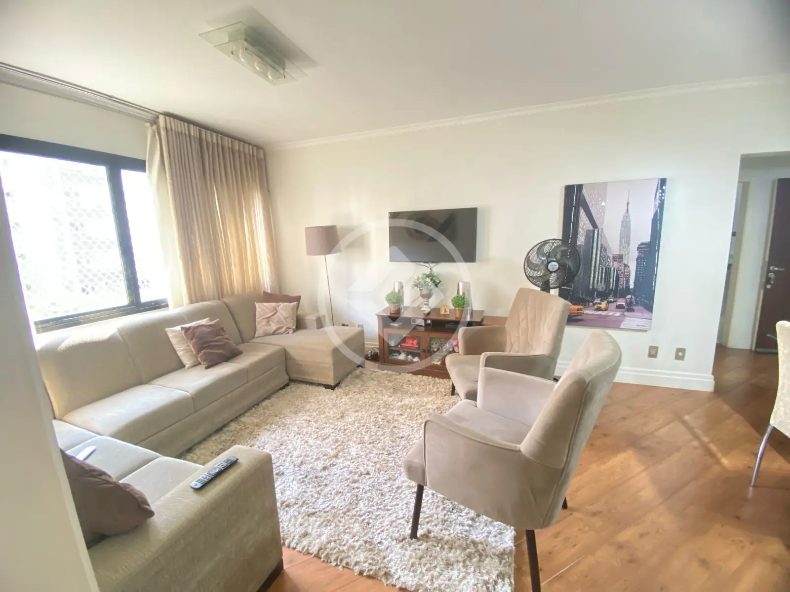 Vendo apartamento MOBILIADO com 2 dormitórios e 1 Vaga nos JARDINS