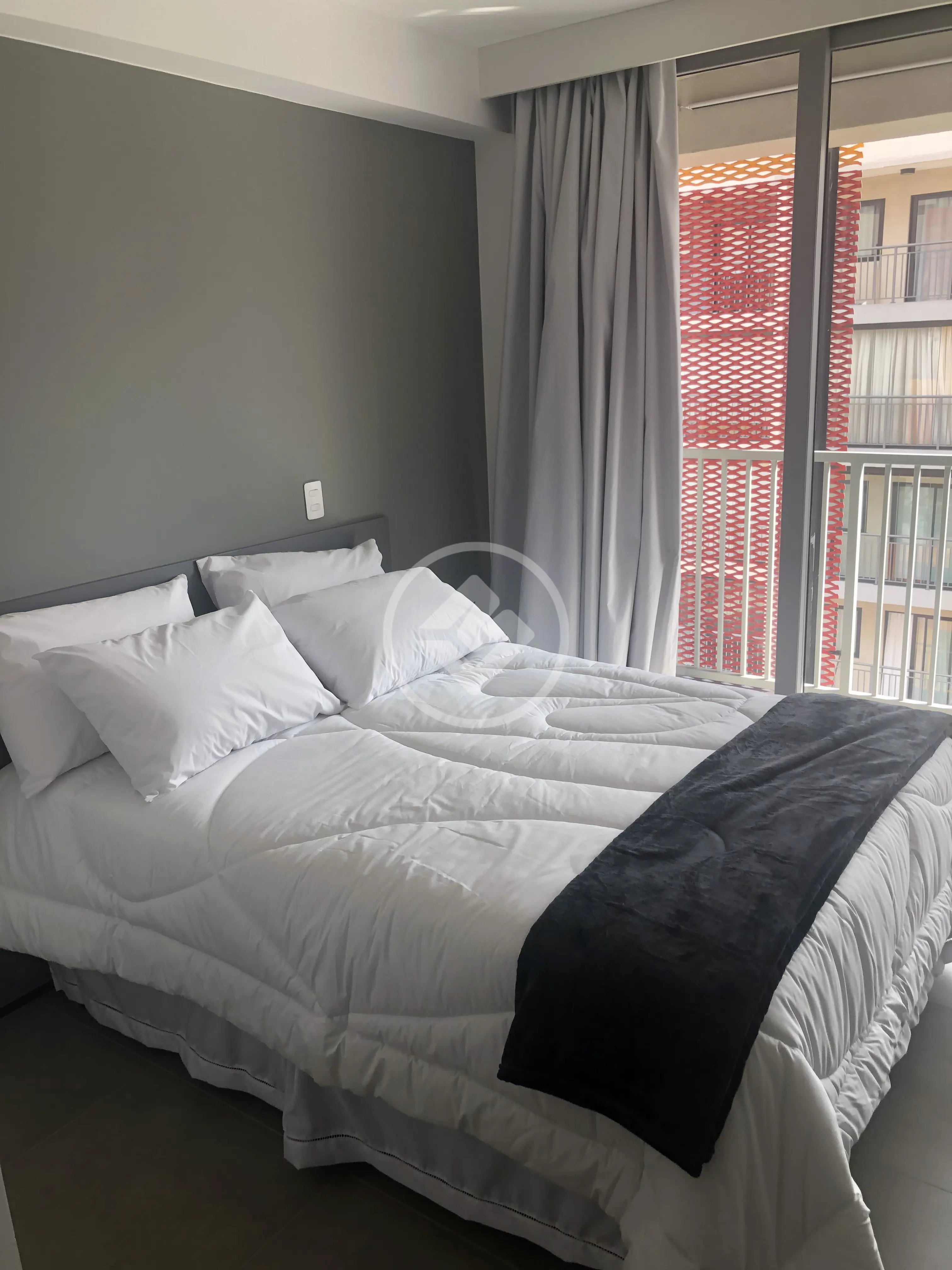 Alugo Studio 22m2, mobiliado, infraestrutura e ao lado da estação Eucaliptos
