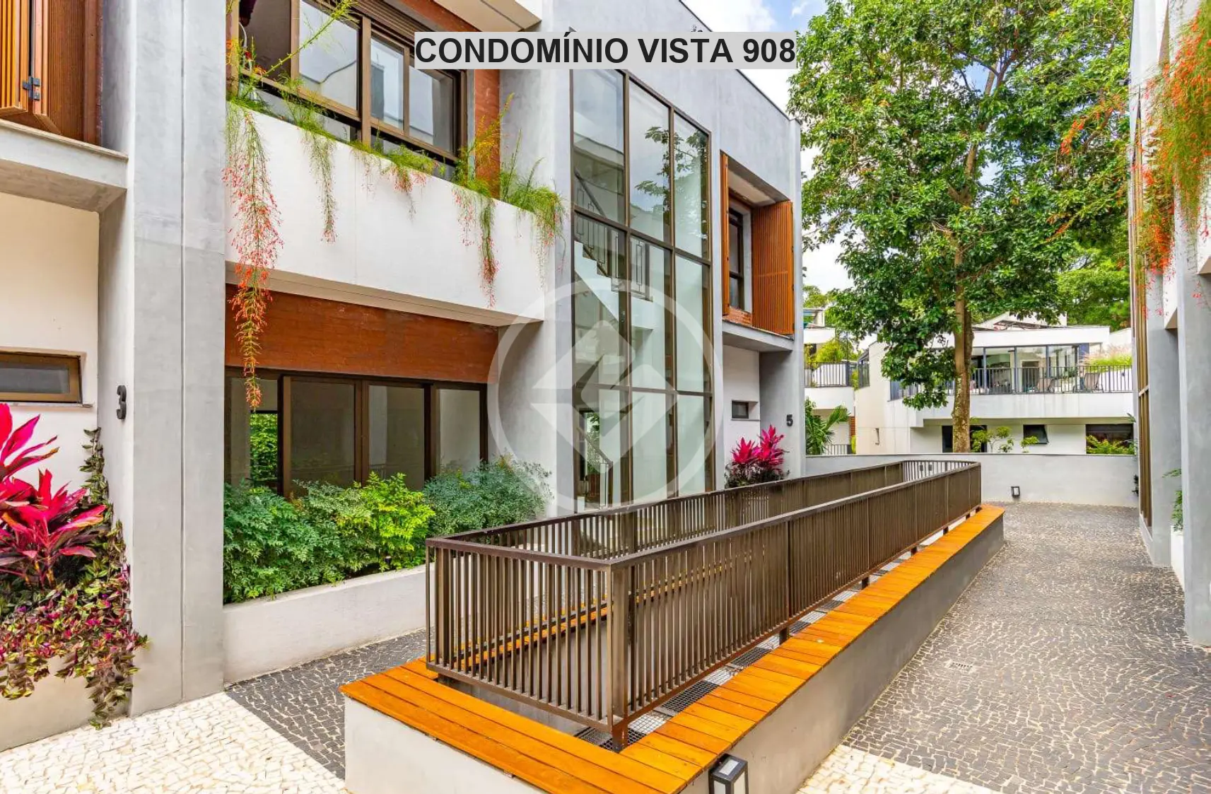 Vendo belíssima casa de condomínio com 4 suítes