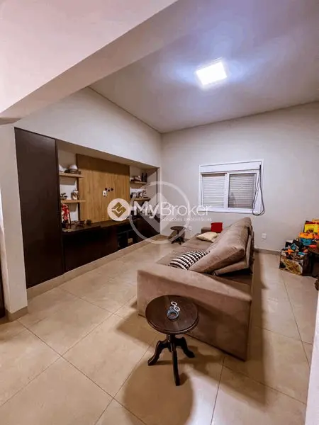 Casa à venda ou para alugar com 4 quartos, sendo 2 suítes – 300 m²-  Centro - Uberlândia/MG
