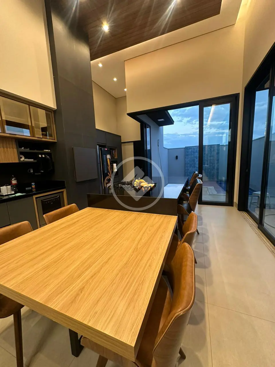 Casa em Condomínio à Venda com 4 Quartos, sendo 4 Suítes - 360 m² - Laranjeiras - Uberlândia/MG