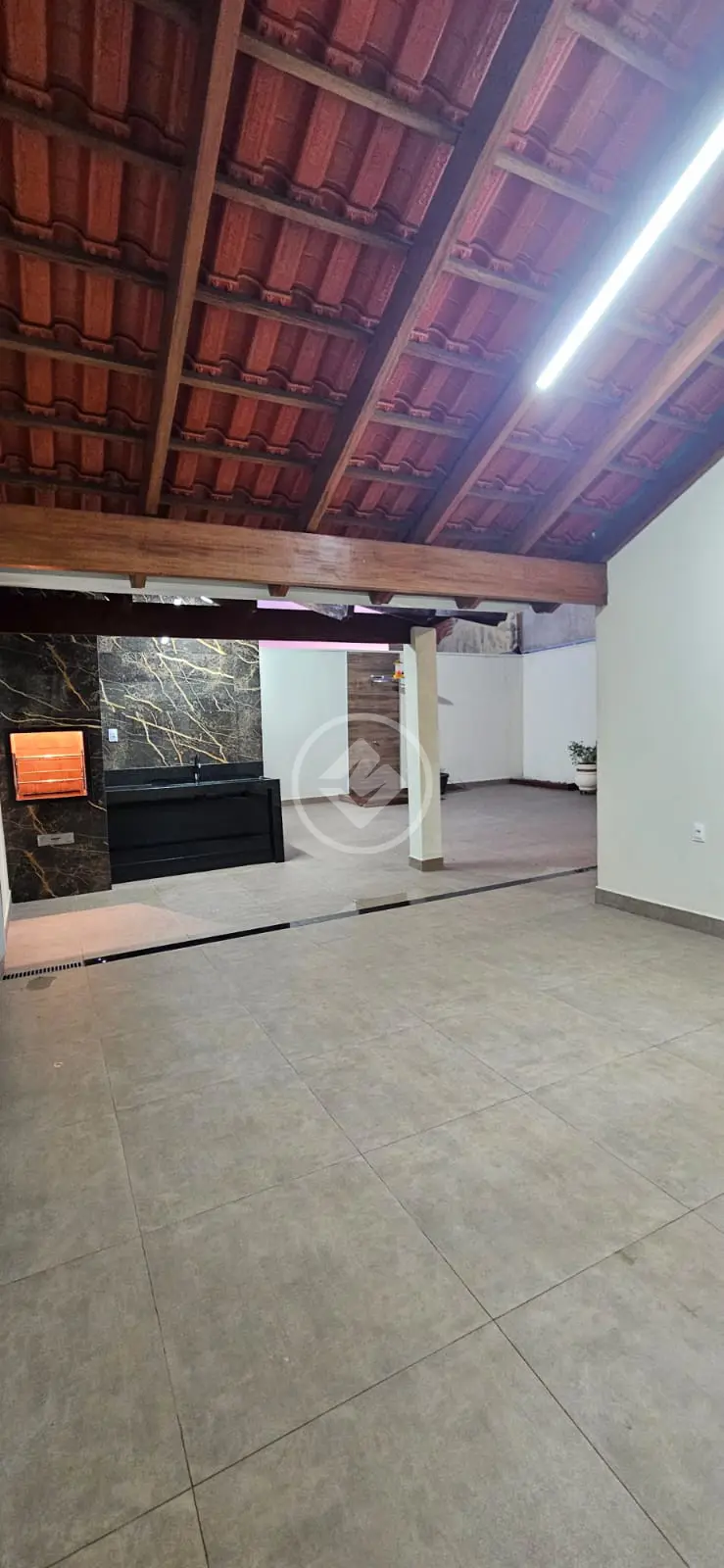 Casa à Venda com 3 Quartos, sendo 1 Suíte - 180m² - Jardim Patrícia - Uberlândia/MG