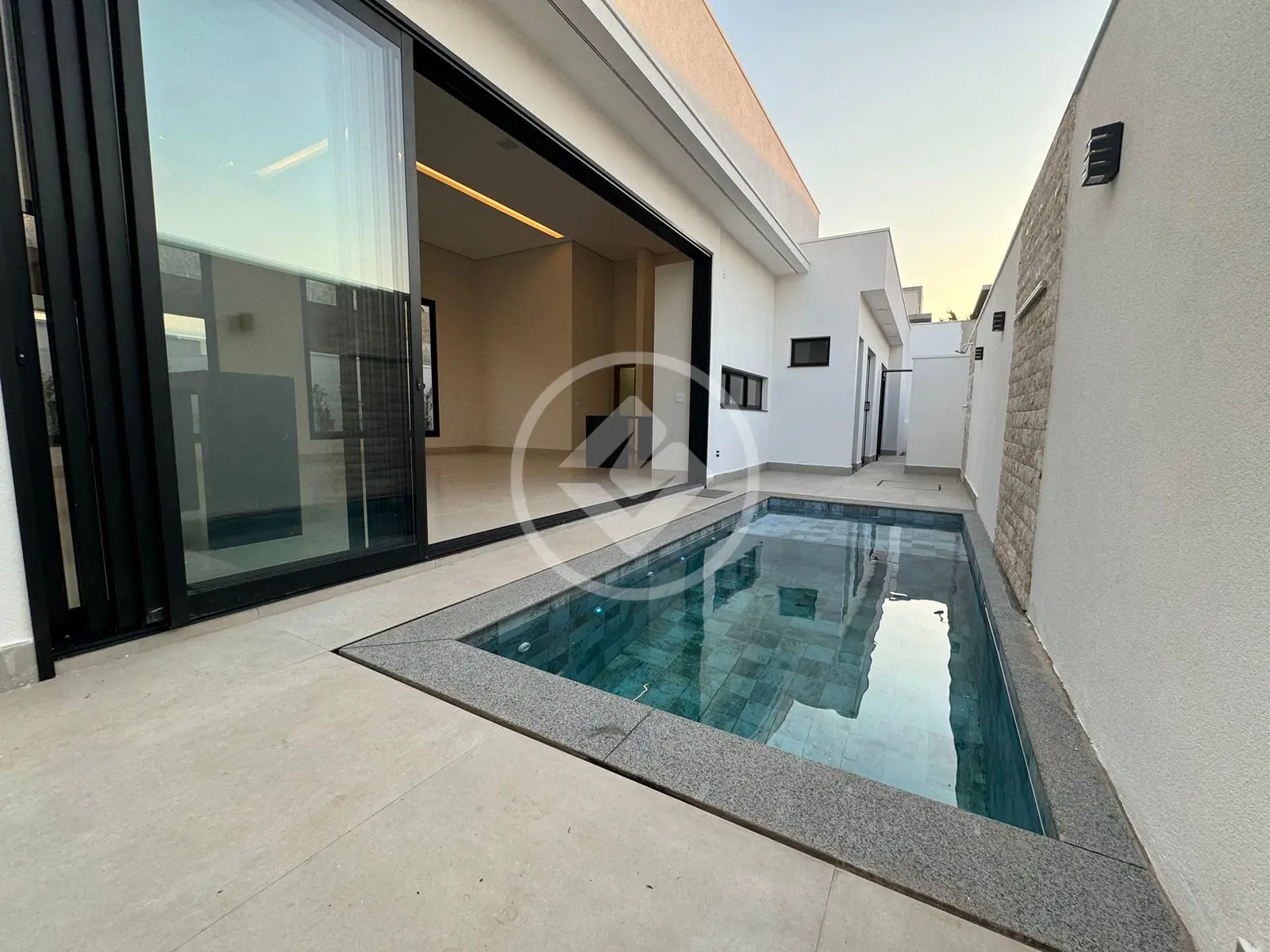 Casa em Condomínio à Venda com 3 Quartos, sendo 3 Suítes - 208 m² - Laranjeiras - Uberlândia/MG