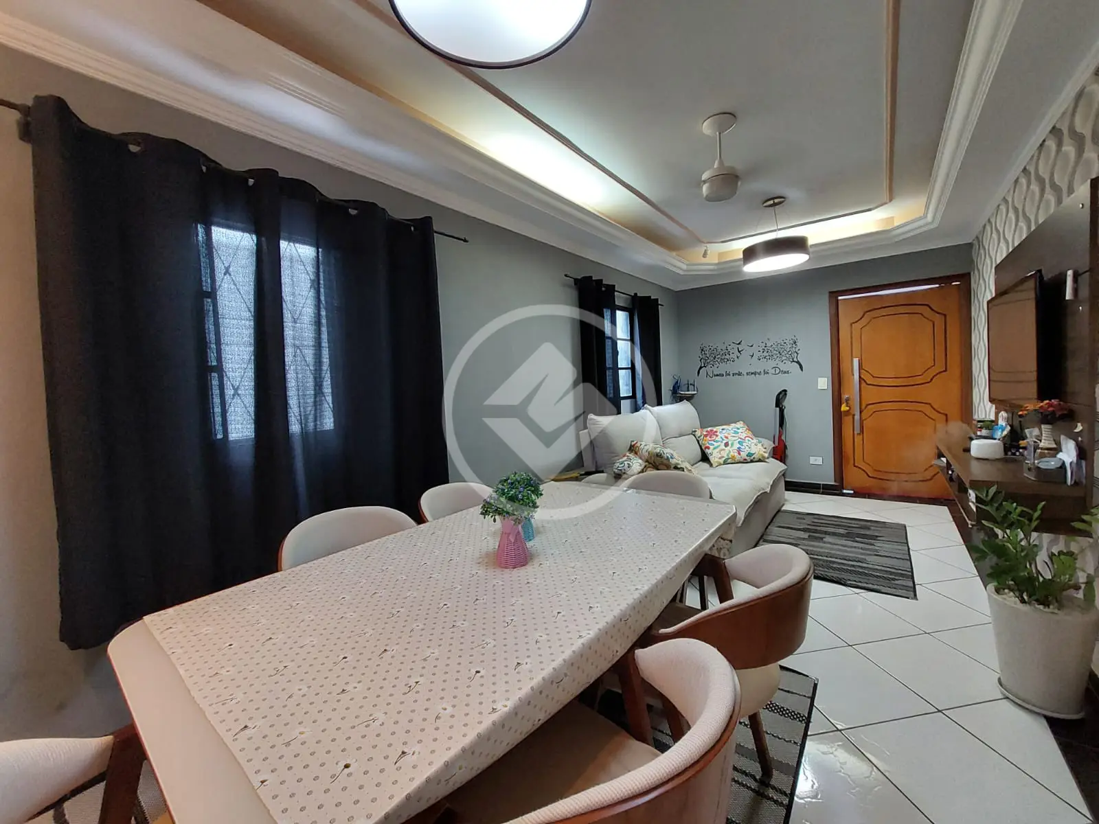Casa à Venda com 3 Quartos, sendo 3 Suítes - 208 m² - Planalto - Uberlândia/MG