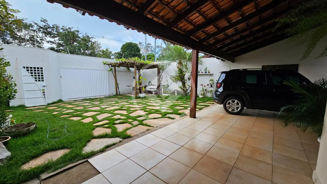Casa à Venda com 3 Quartos, sendo 1 Suíte - 180m² - Granada - Uberlândia/MG