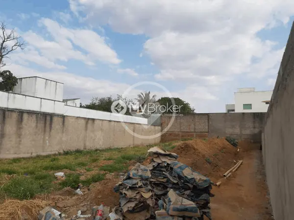 Terreno Jardim Karaíba, Uberlândia - MG — foto 1