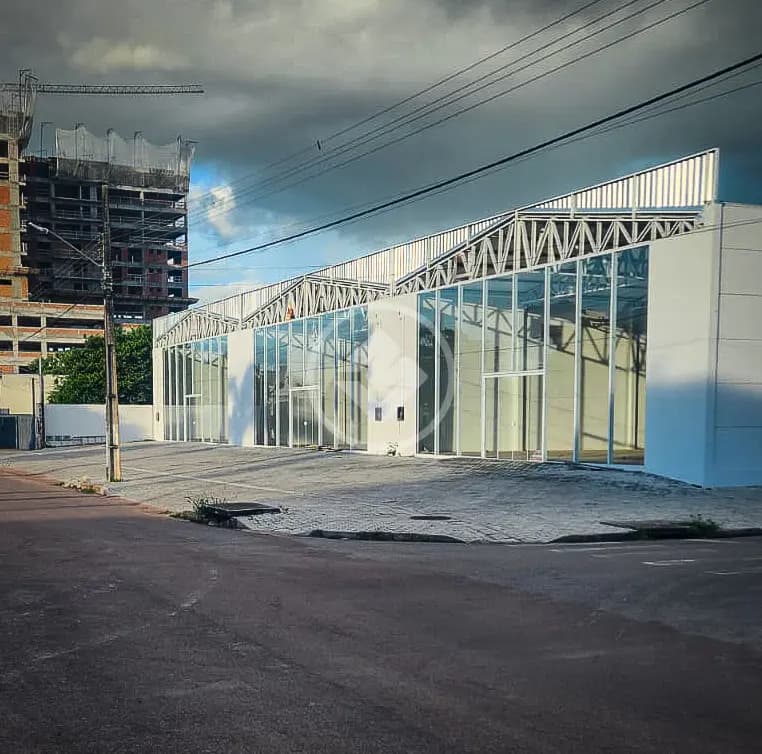 Galpão comercial na Avenida das Acácias Esquina com Rua das Cerejeiras Sinop - MT