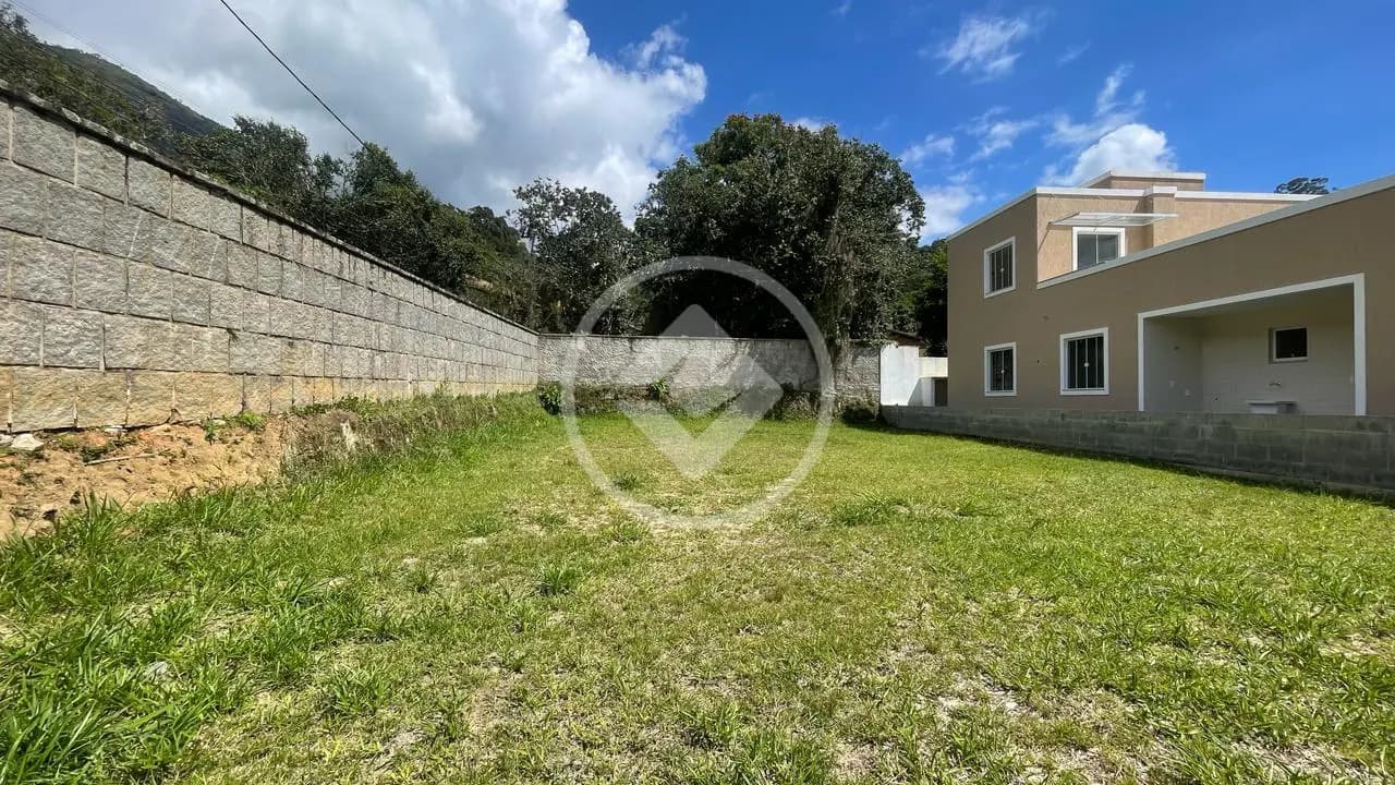 Terreno à venda em Teresópolis, no bairro Parque do Imbui.