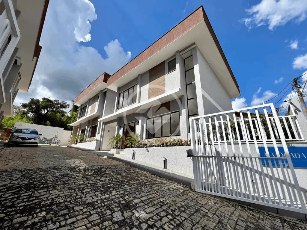 Casa em condomínio a venda no bairro Várzea.
