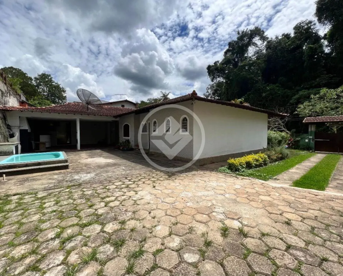 Casa com 3 quartos e 350m² à venda por R$890.000,00 - Quinta da Barra - Teresópolis/Rj