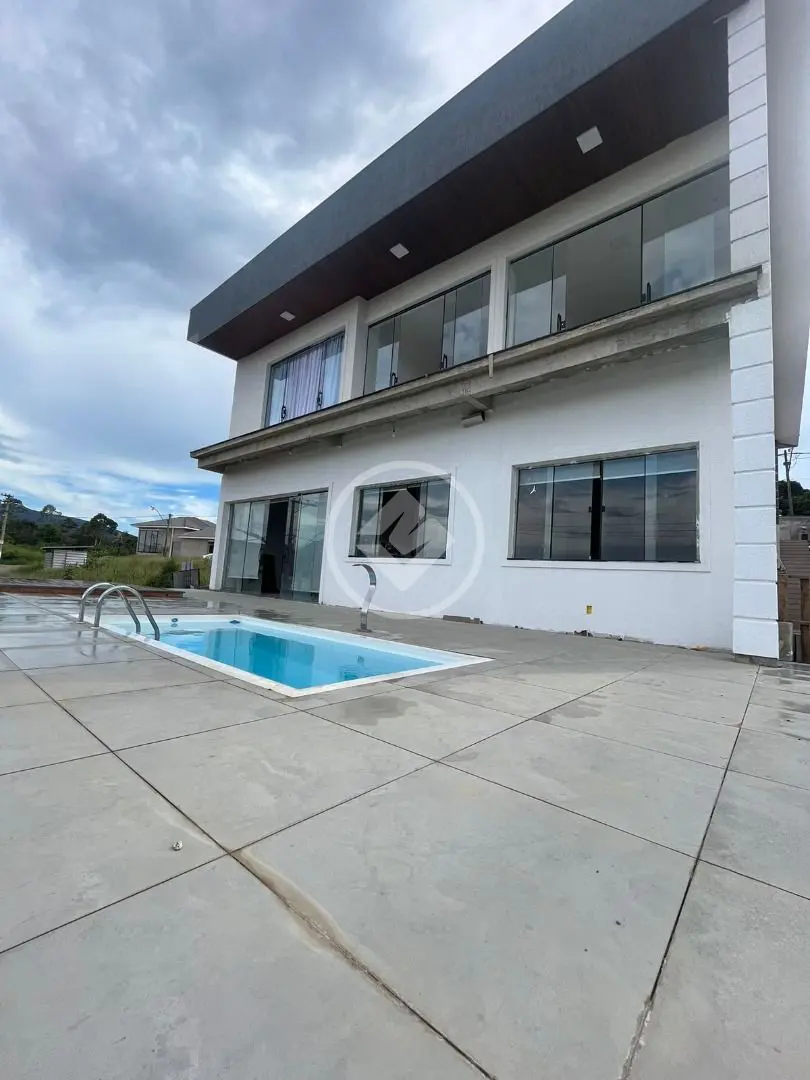 Casa à venda em Teresópolis, no bairro Barra do Imbuí. Com 601 m²