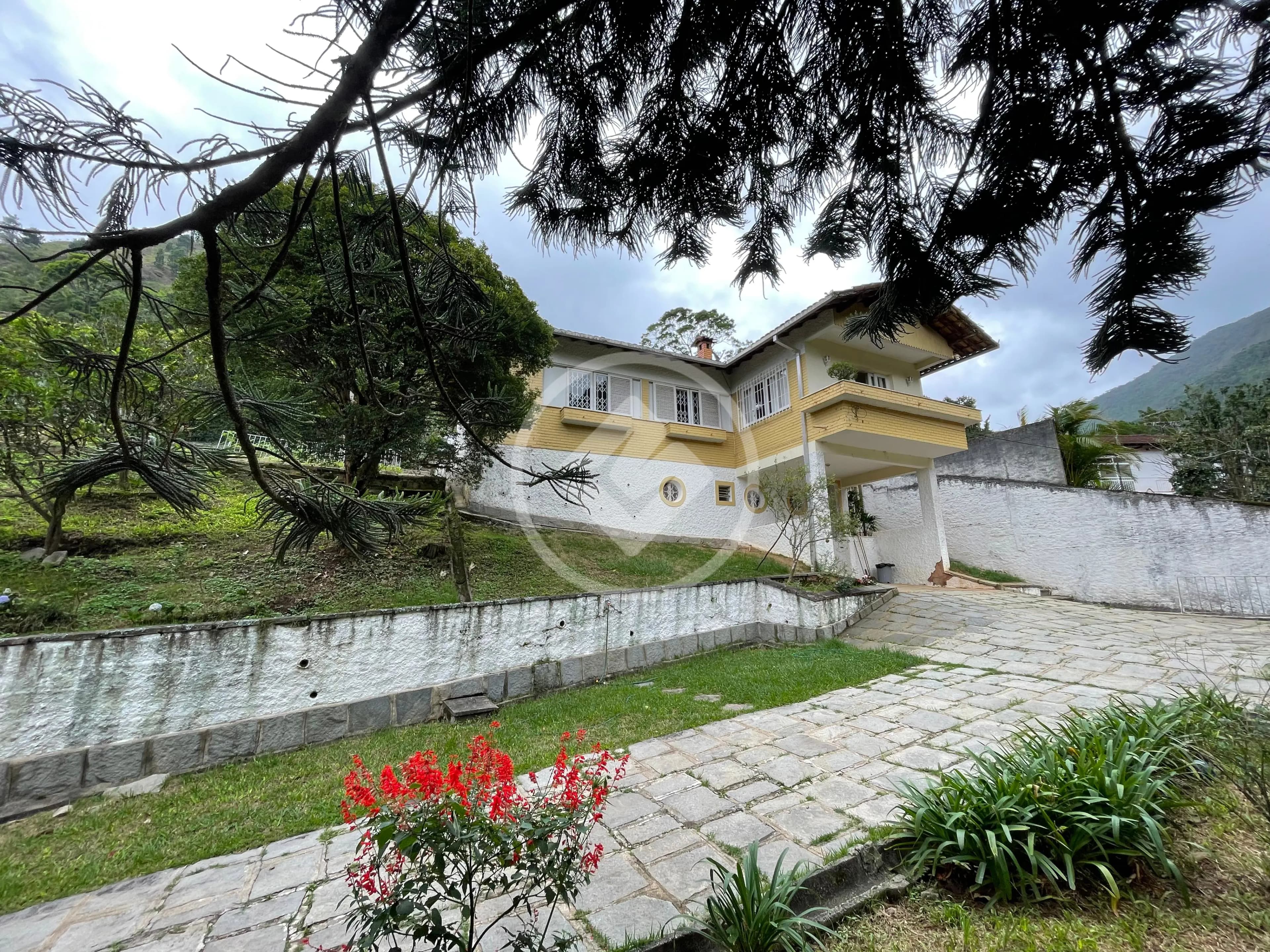 Casa 2 quartos com dependência, 166metros, Cascata dos Amores, Teresópolis/RJ
