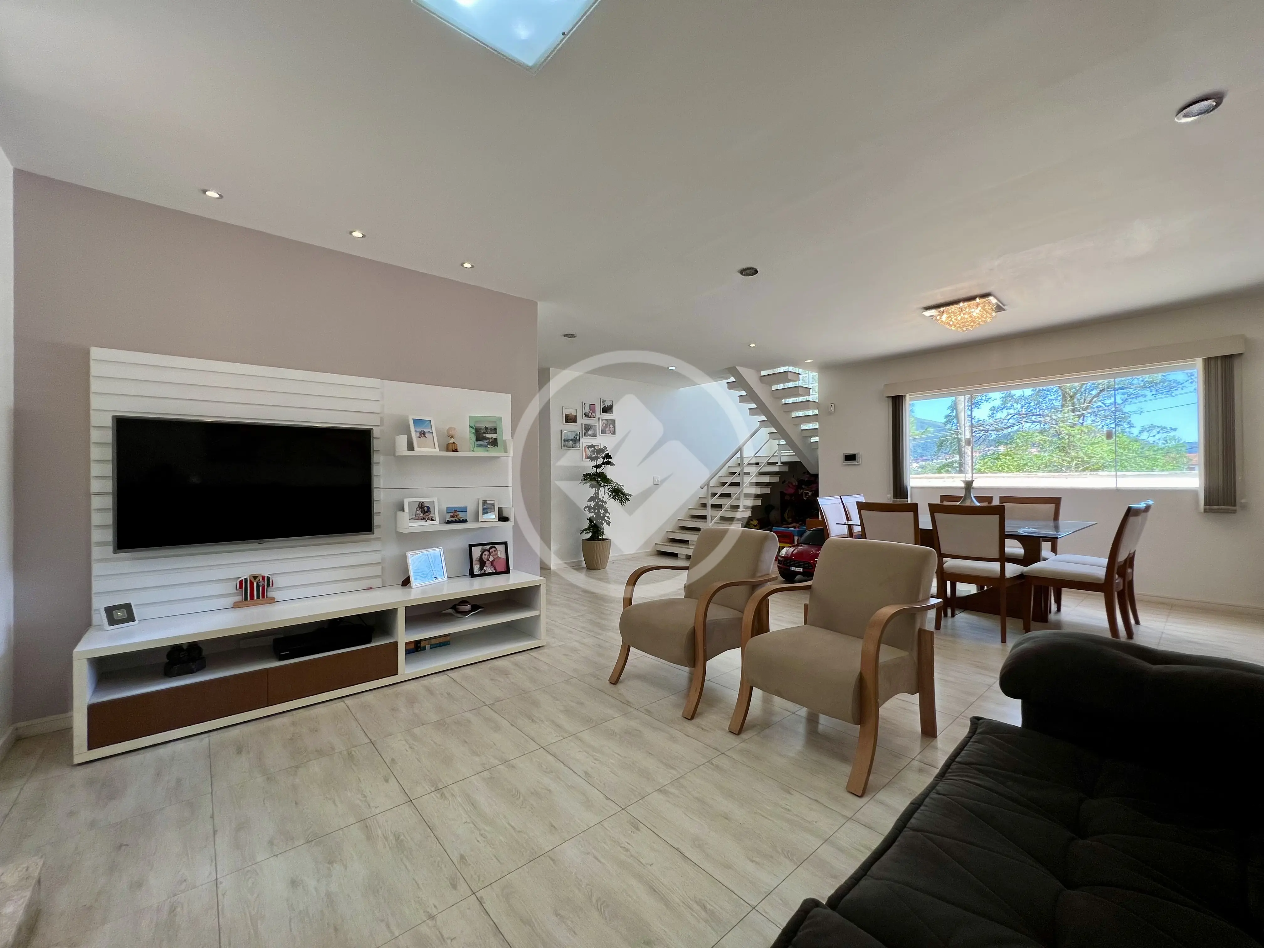 Casa com 4 quartos à venda, 203 m² por R$ 890.000 - Jardim Europa - Teresópolis/RJ