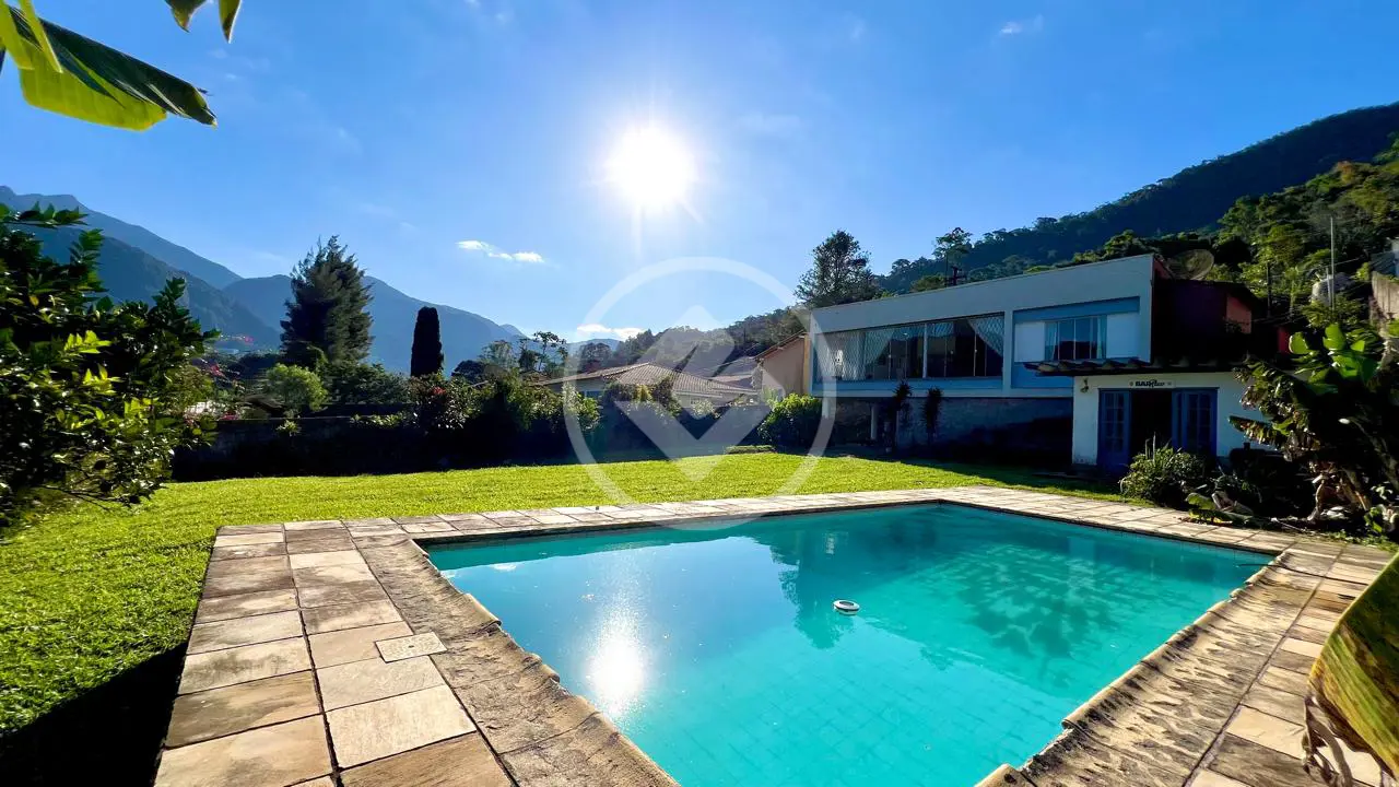 Casa com QUATRO quartos e 161m² por R$1.200.000,00 - Comary - Teresópolis/Rj