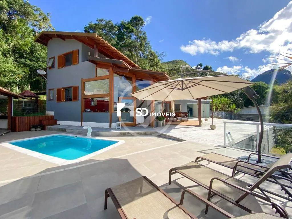 CASA DE ALTO PADRÃO COM VISTA ESPETACULAR PARA MONTANHAS EM QUEBRA FRASCOS