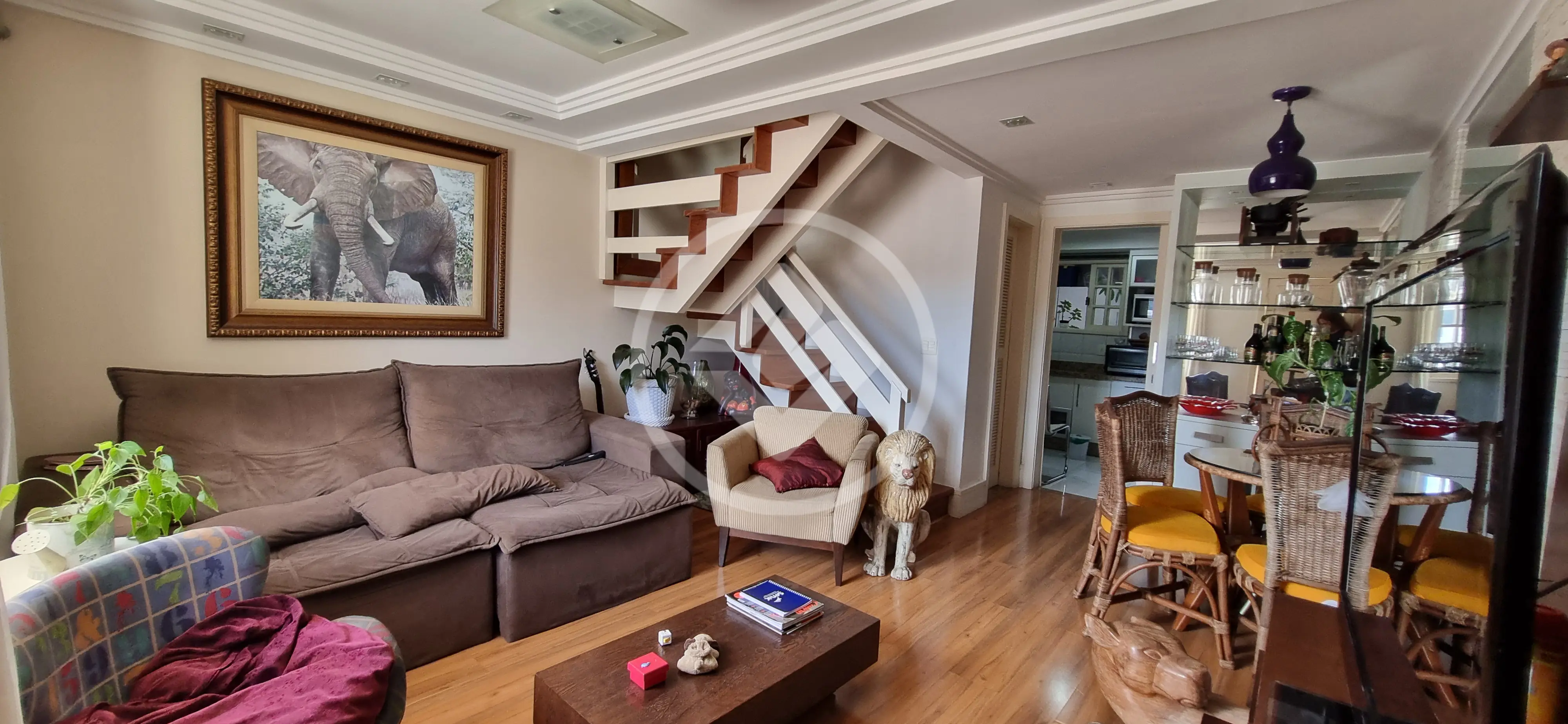 Viva com conforto e elegância no coração de Teresópolis: Casa com 3 suítes em condomínio