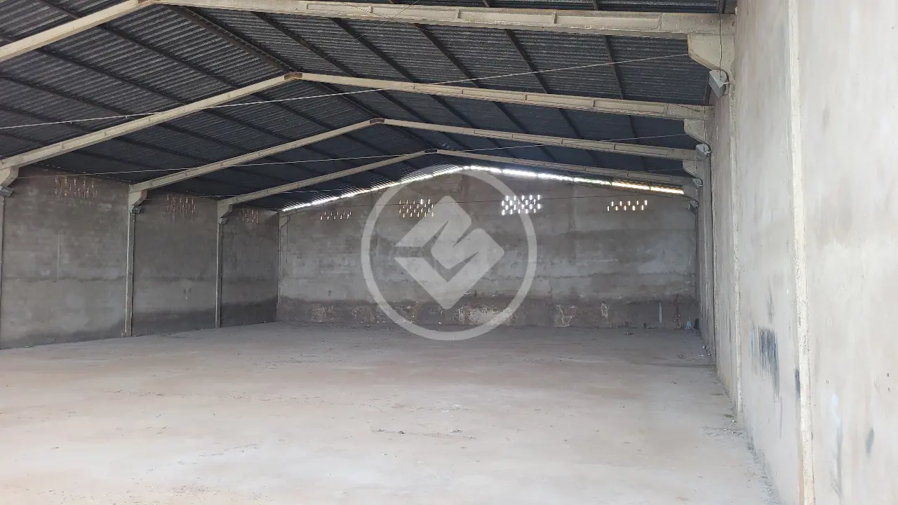 Galpão à venda – 800 m² - Nossa Senha das Graças- Uberlândia/MG