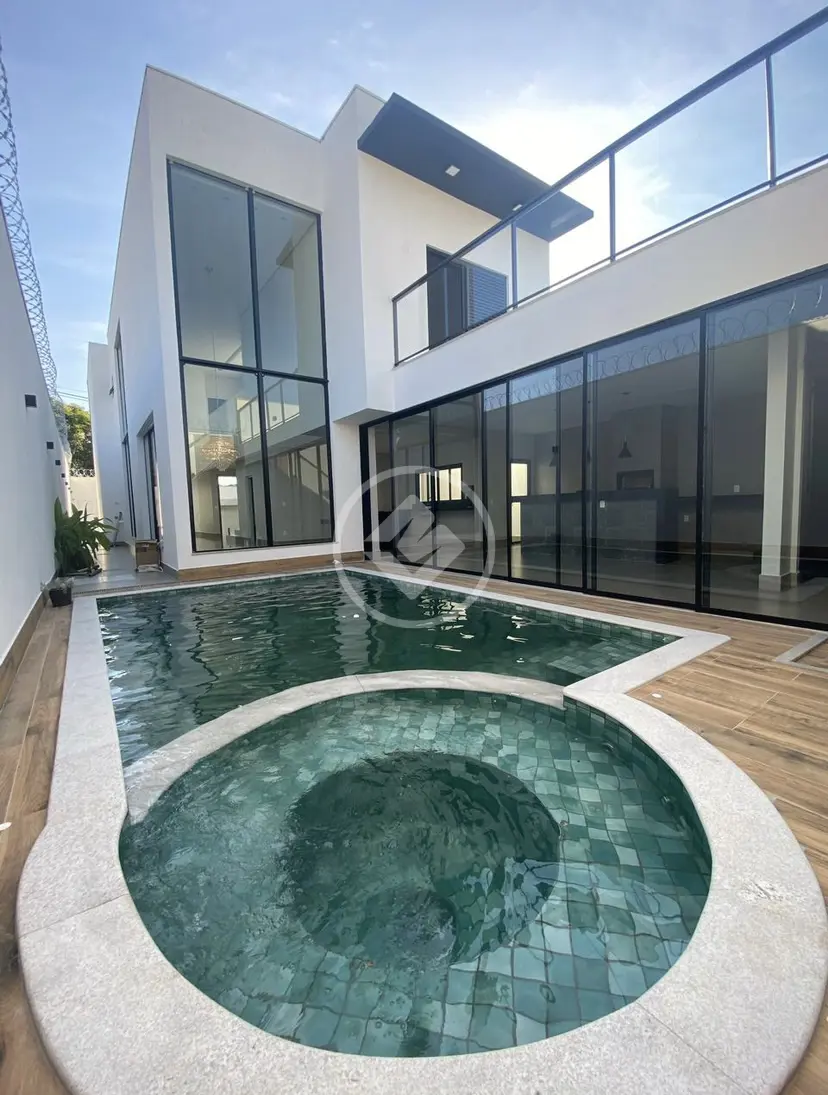 Sobrado à venda com 3 quartos, sendo 3 suítes – 286 m²- Nova Uberlândia    - Uberlândia/MG