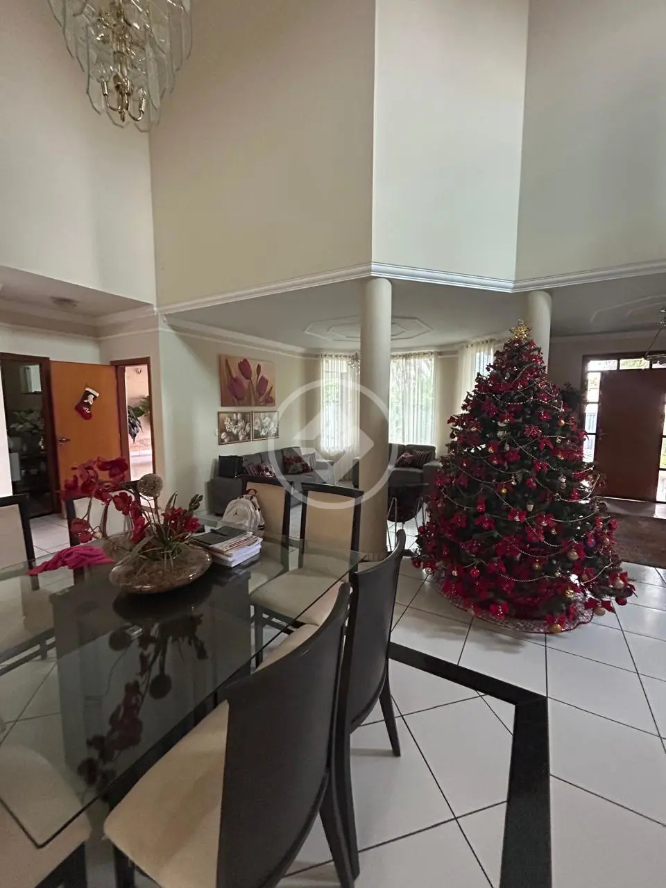 Sobrado à venda com 4 quartos, sendo 2 suítes – 600 m²- Cidade Jardim - Uberlândia/MG
