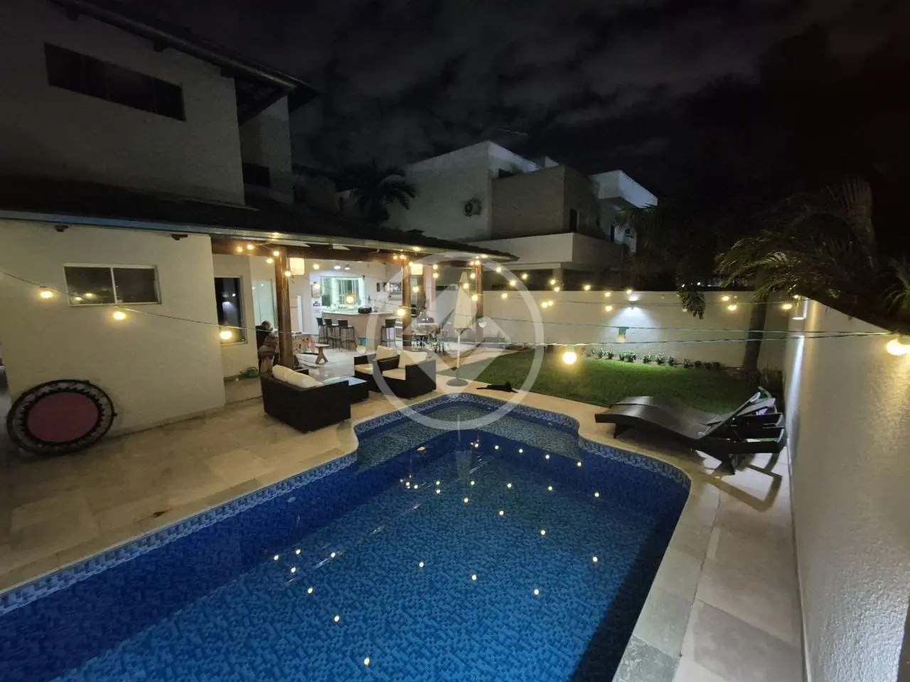 Sobrado à venda com 5 quartos, sendo 4 suítes – 280 m²- Aparecida de Goiânia - Goiânia/GO