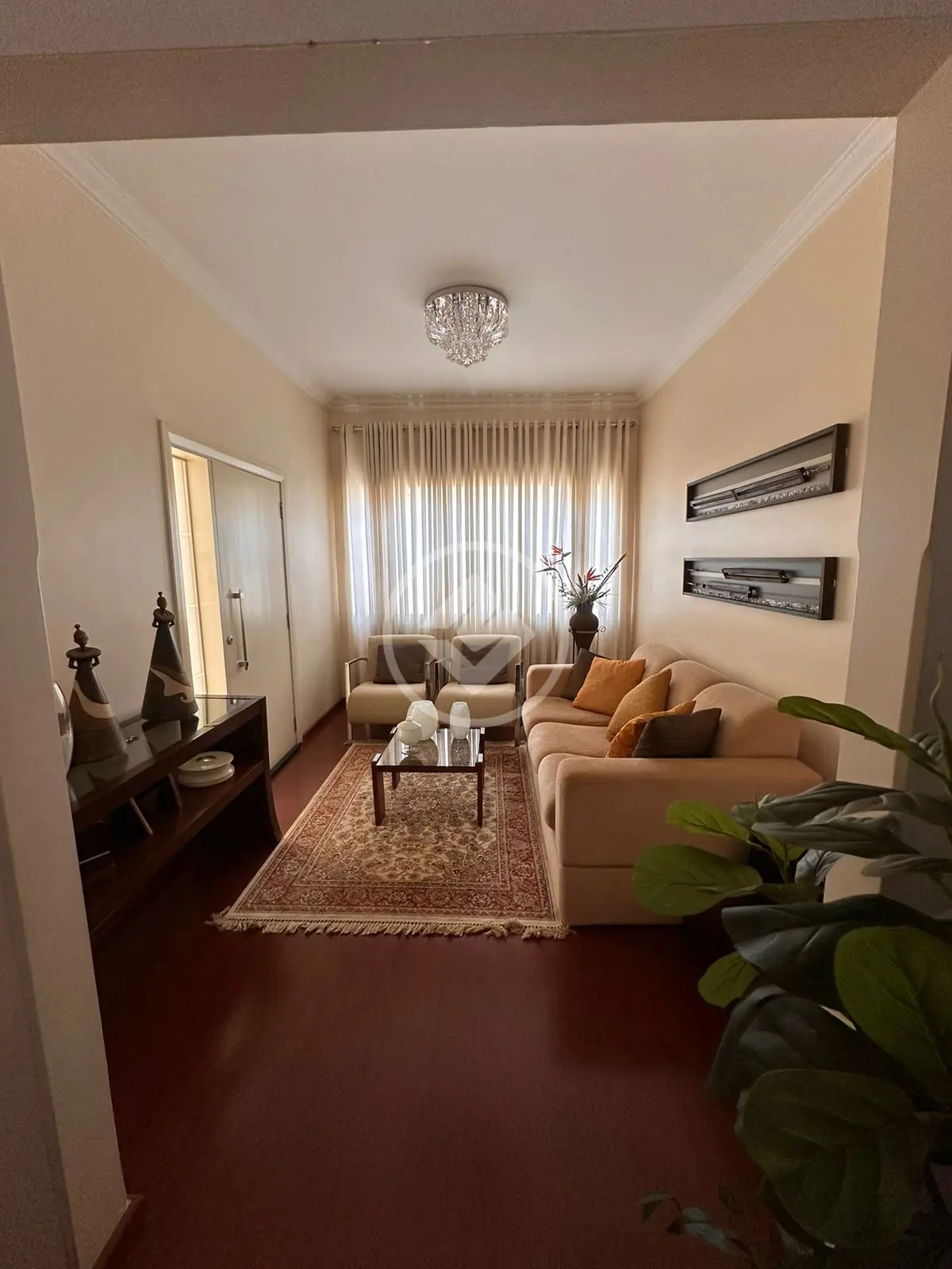 Casa à venda com 6 quartos, sendo 3 suítes – 400 m²- Brasil- Uberlândia/MG