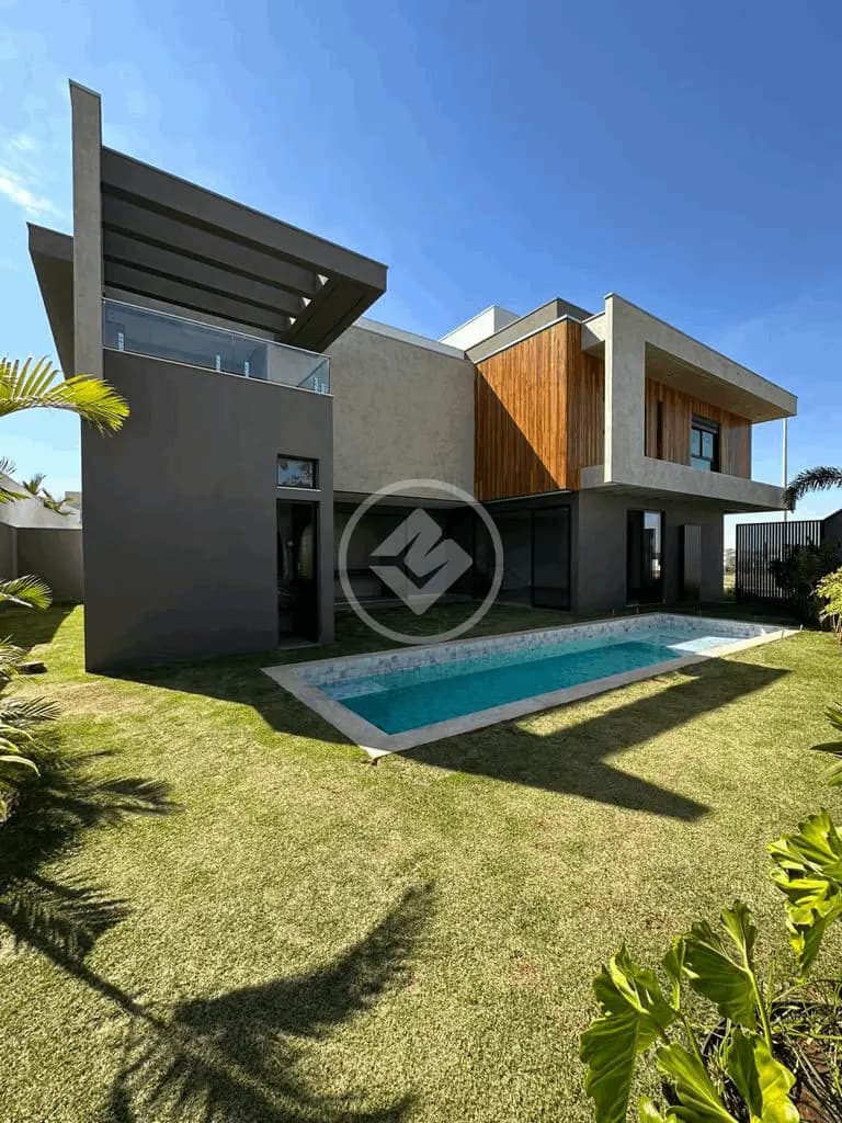 Sobrado à venda com 4 quartos, sendo 3 suítes – 354 m²- Nova Uberlândia - Uberlândia/MG