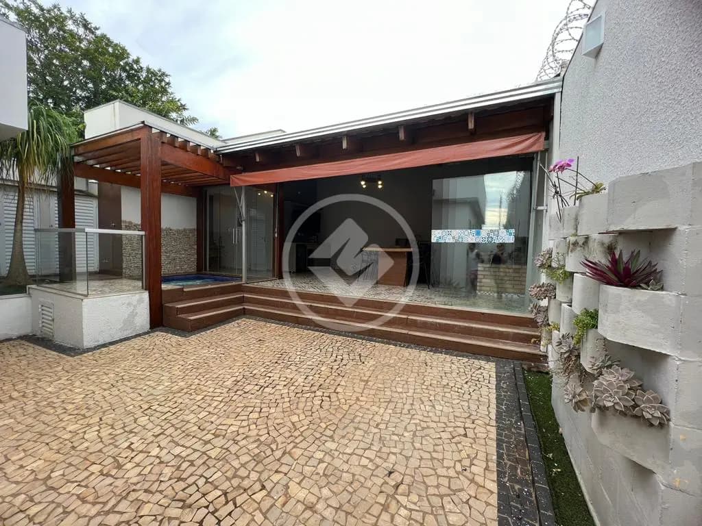 Casa à venda com 3 quartos, sendo 3 suítes – 200 m²- Laranjeiras - Uberlândia/MG
