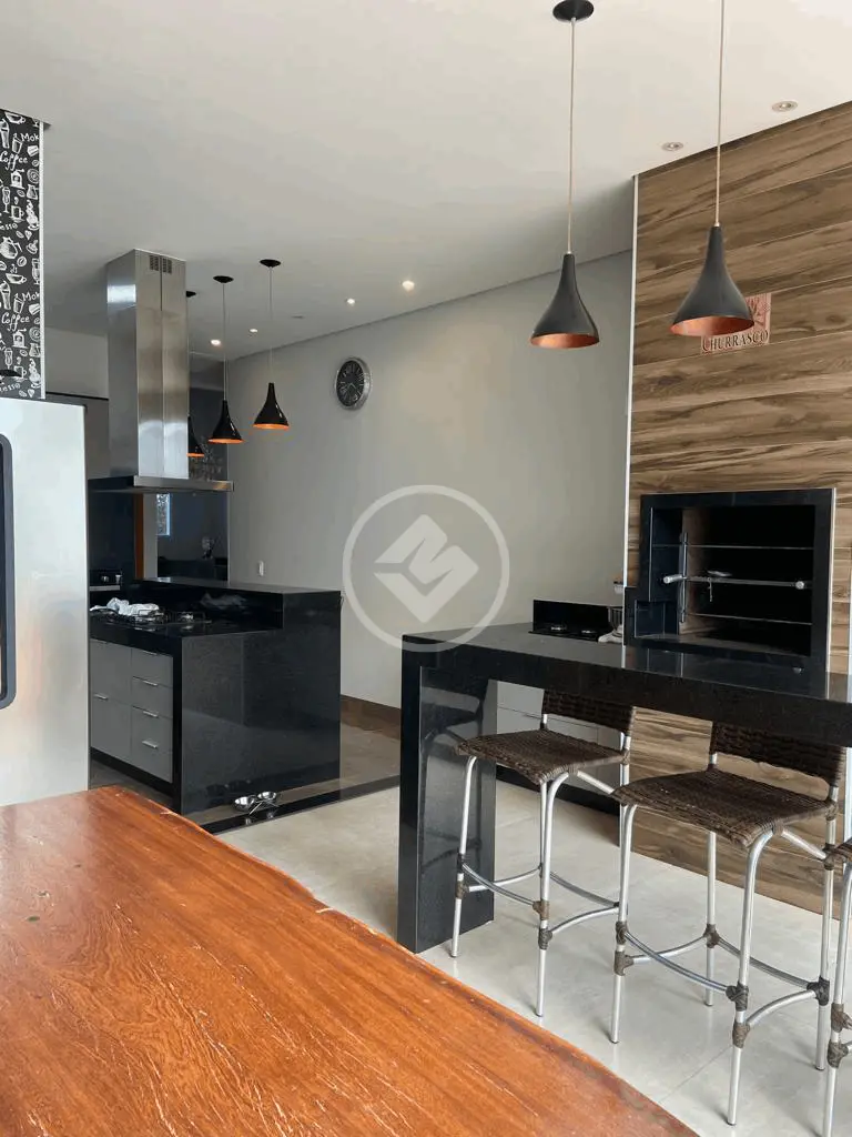 Casa em condomínio à venda com 3 quartos, sendo 2 suítes – 201 m²- Novo Mundo - Uberlândia/MG