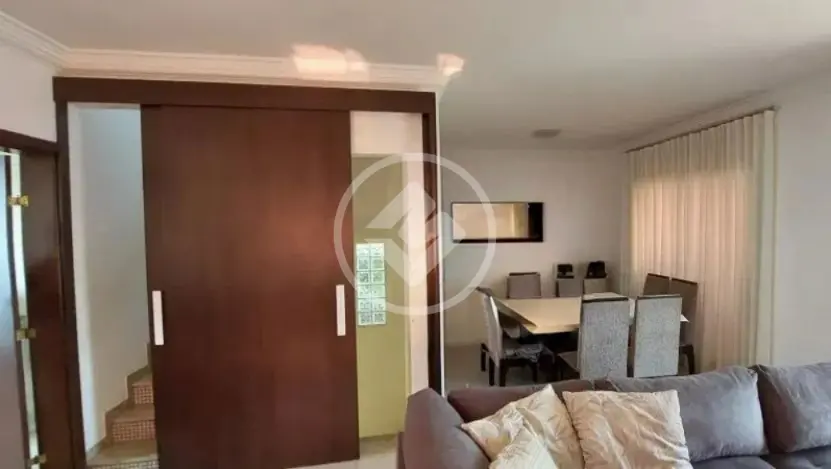Sobrado à venda com 4 quartos, sendo 3 suítes – 292m m²- Cidade Jardim- Uberlândia/MG