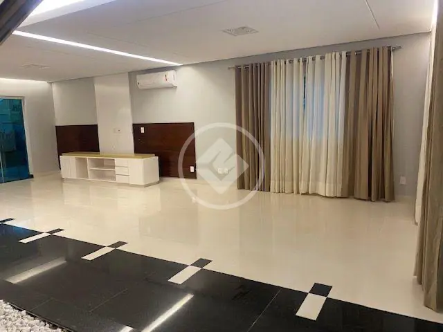 Sobrado à venda com 4 quartos, sendo 2 suítes – 403 m²- Aclimação- Uberlândia/MG