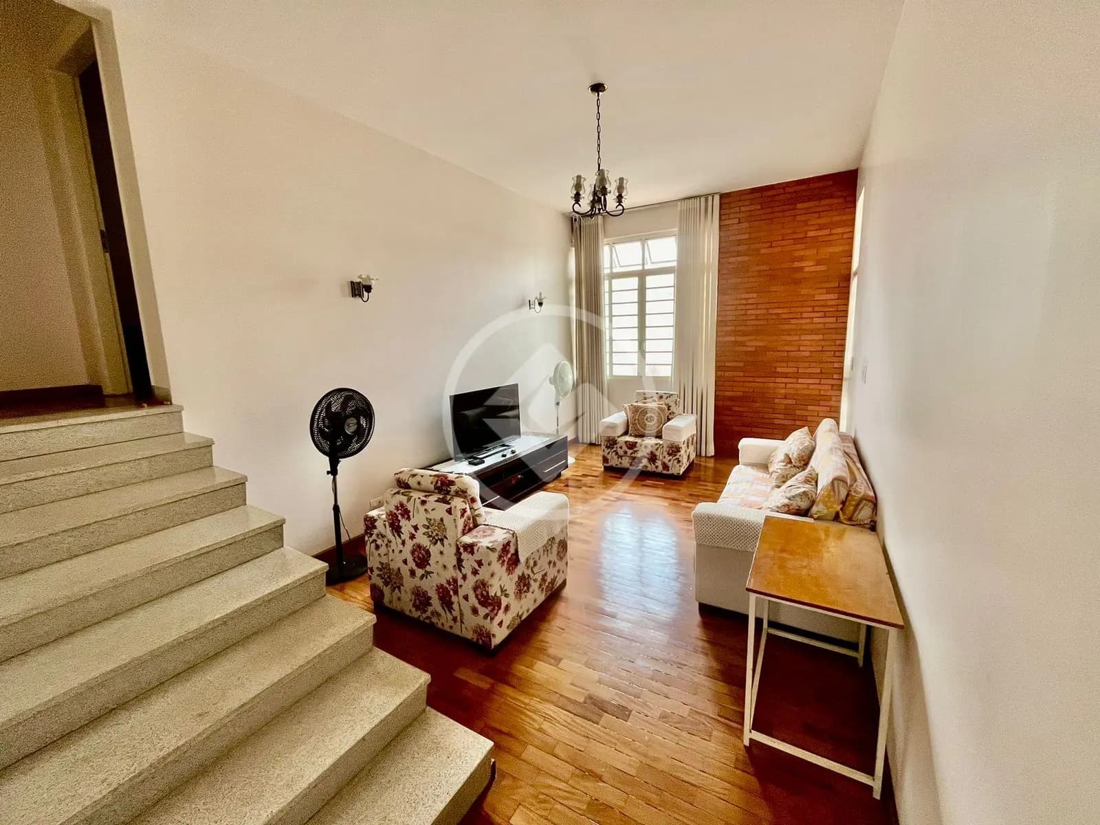 Casa à venda com 3 quartos, sendo 1 suíte – 282 m²- Tabajaras/Lídice - Uberlândia/MG