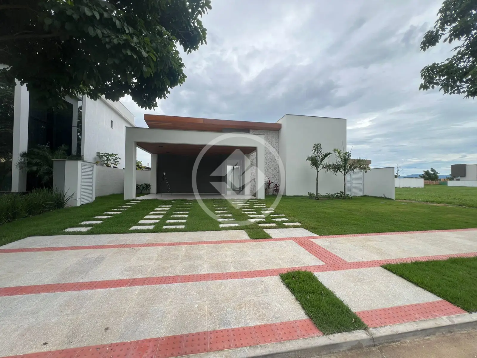 Linda Casa LINEAR em condominio fechado