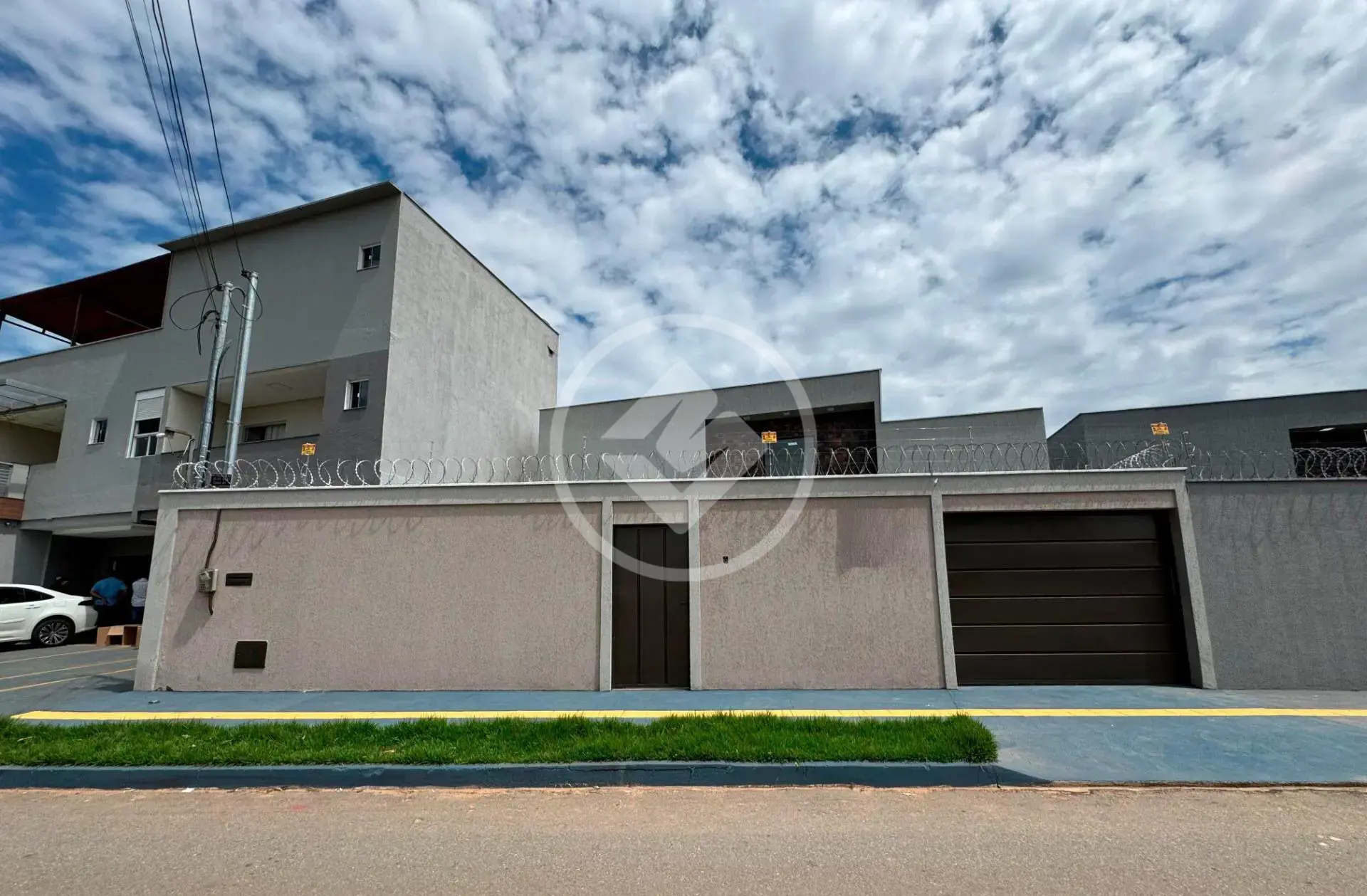 Belíssima casa / com ótima localização