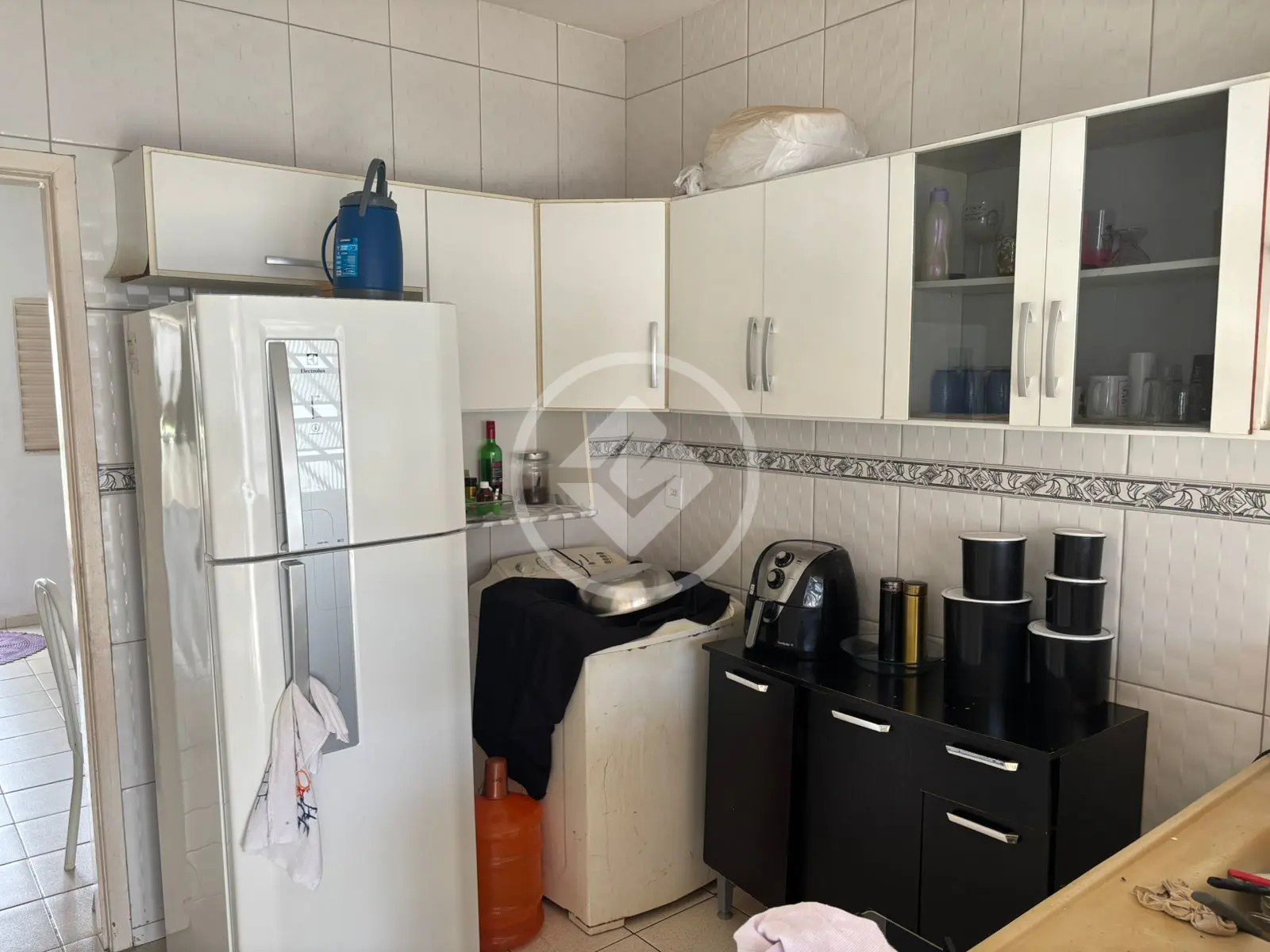 Casa em Condomínio Flor do Cerrado, 2 quartos, sala ampla, cozinha e quintal.