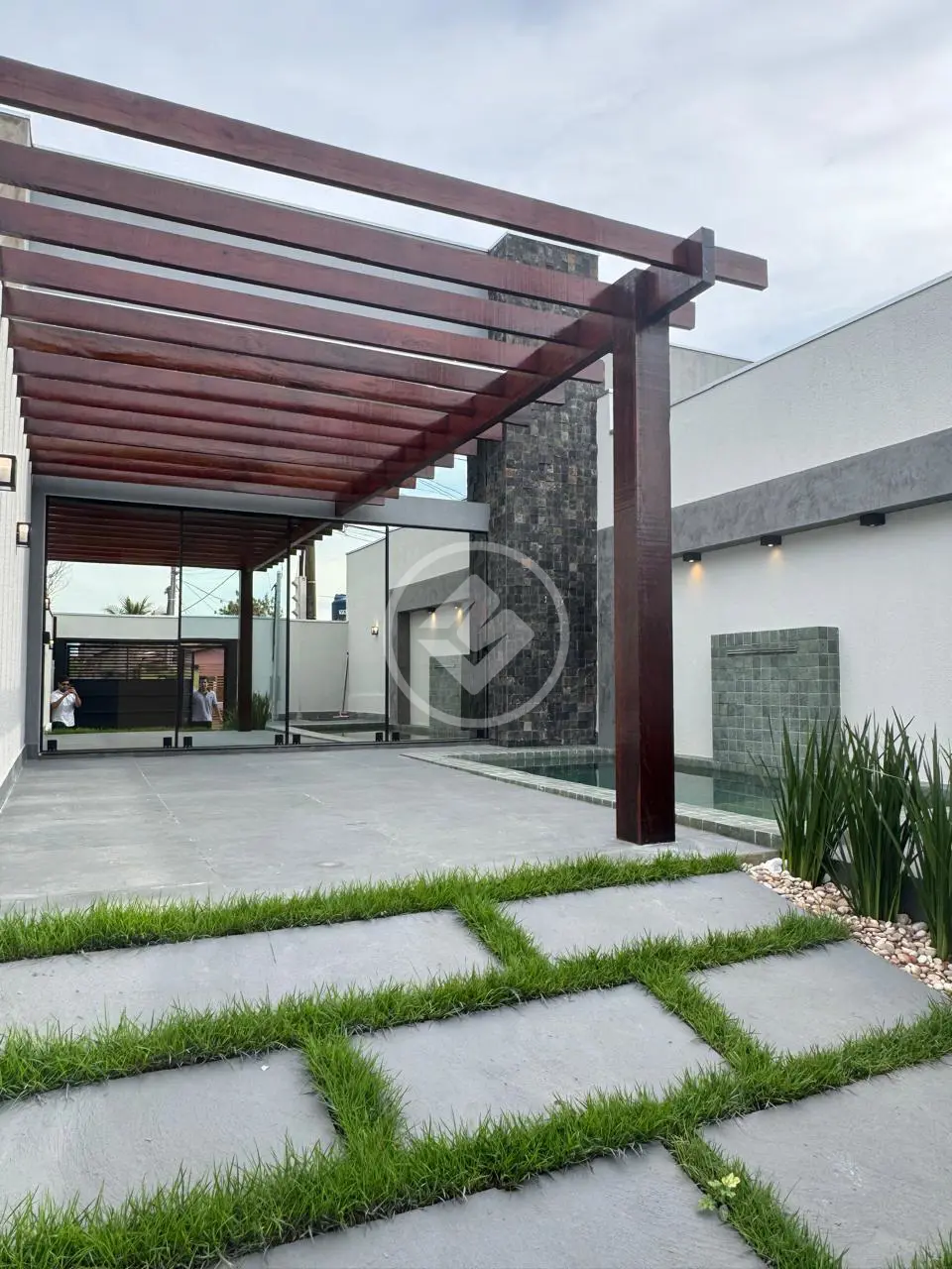 EXCLUSIVA CASA DE ALTO PADRÃO RECÉM-CONSTRUÍDA NO JARDIM UNIVERSITÁRIO