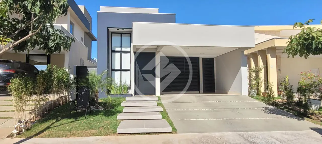 Condomínio Belvedere II, Três suítes, Piscina, Movéis Planejados, Vaga de garagem para 4 carros.