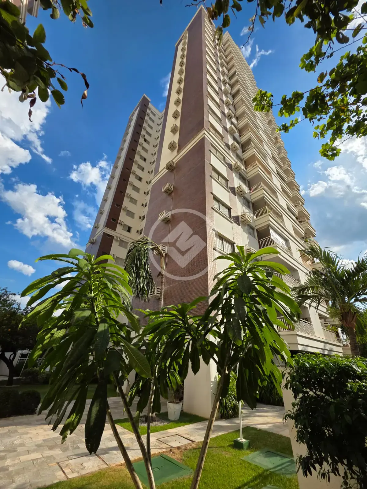 INNOVARE CONDOMÍNIO CLUB, 3 QUARTOS, SENDO UMA SUÍTE, CHURRASQUEIRA, PISCINA, 2 VAGAS DE GARAGEM.
