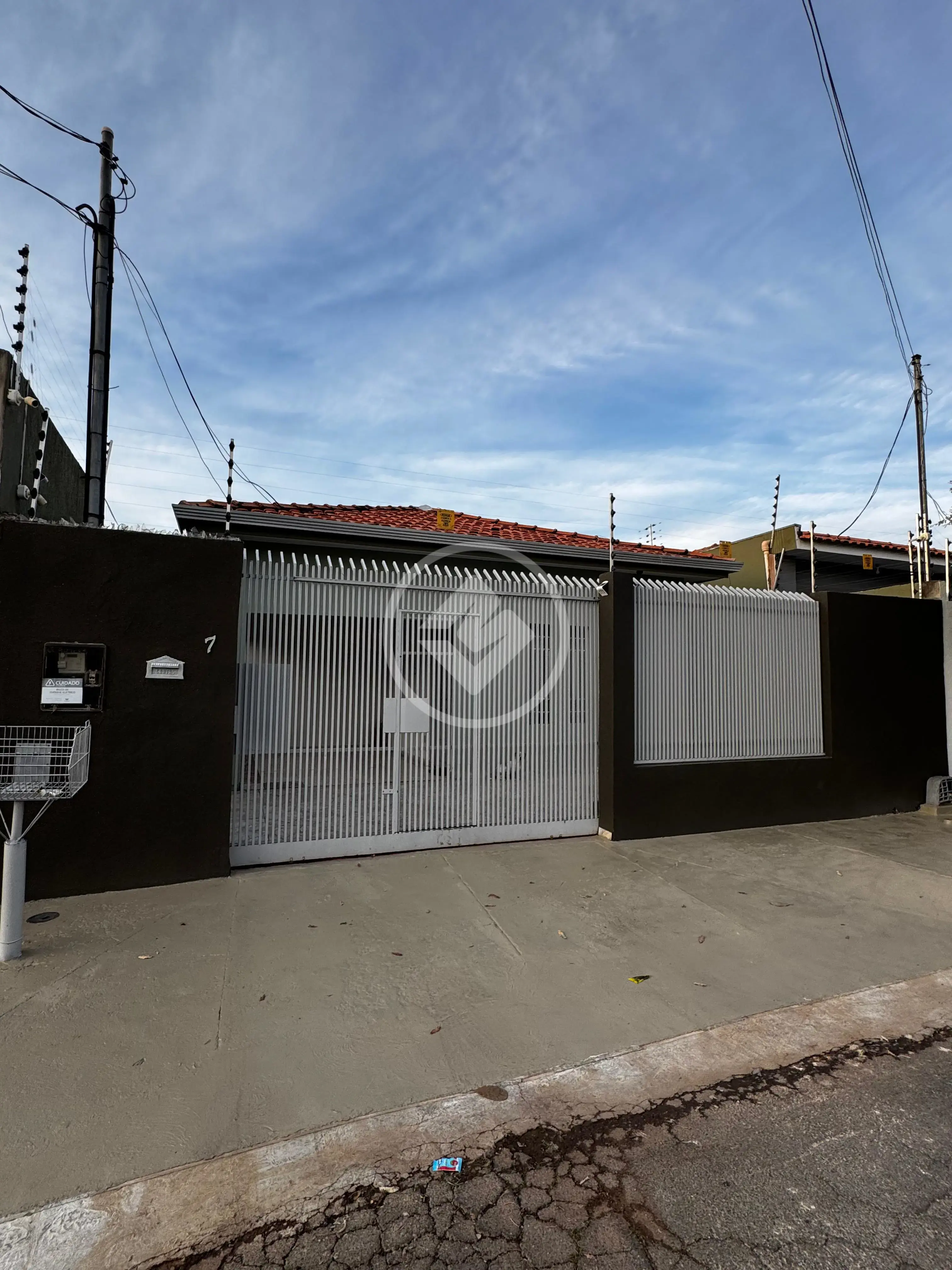 Casa pronta para morar próxima do Shopping Estação, com energia solar!