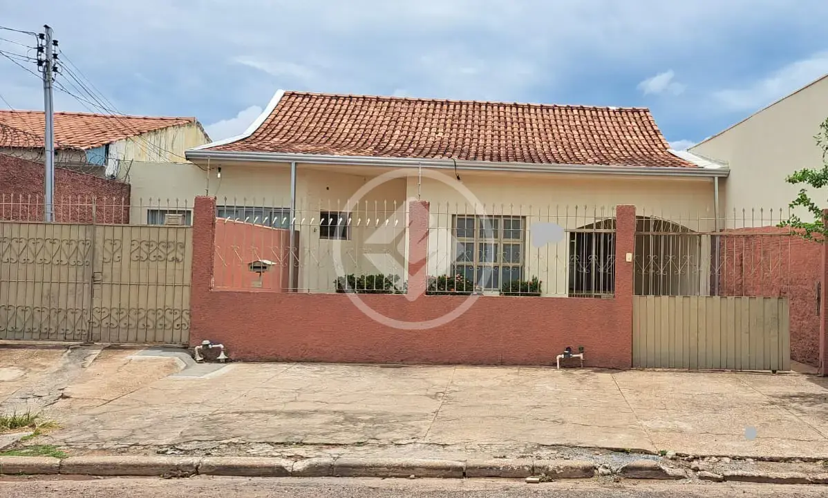 Oportunidade : Casa com Edícula Independente À Venda no Bairro Areão.