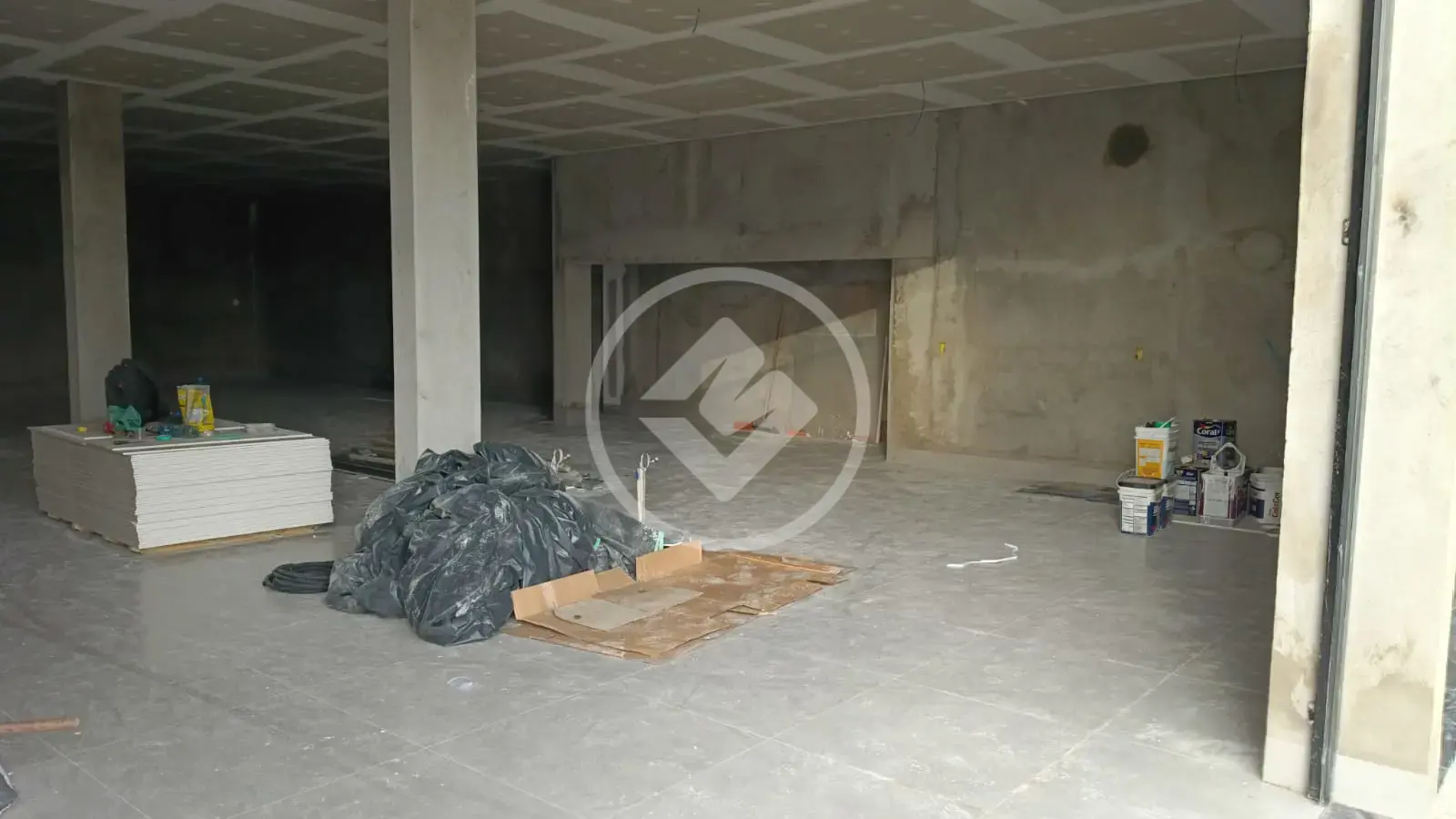 Salão comercial térreo 260 metros 2 banheiro na região do CPA, ótima localização ideal para depósito, lojas de grande porte. entrega prevista para 27/04/2026, ÁGUA, IPTU e INCLUSO não tem condomínio.