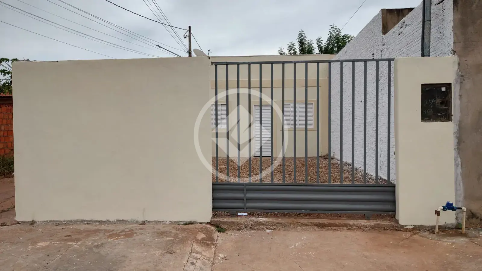 Casa em Varzea Grande 180m² 2 quartos, bairro STA CECILIA.