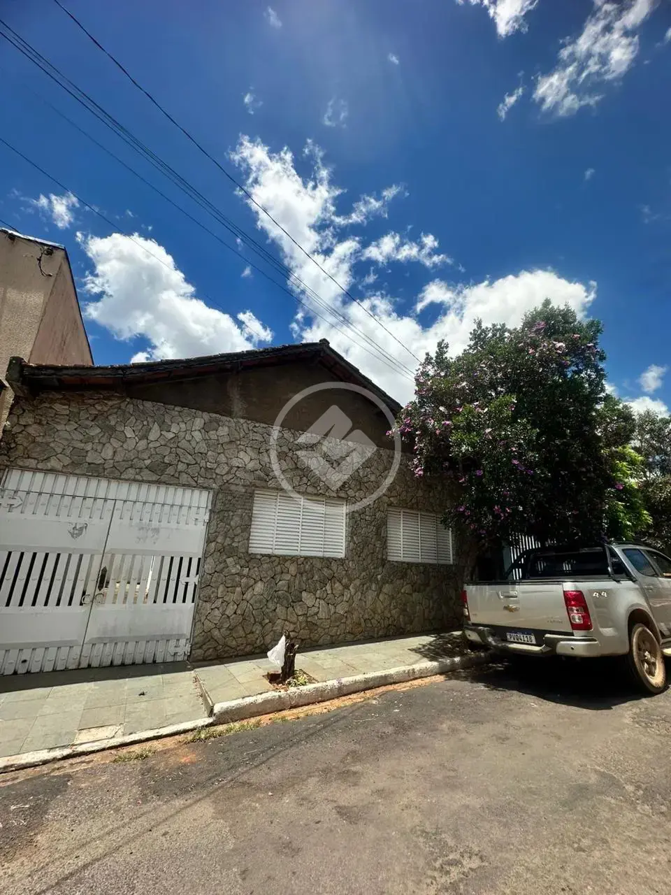 Casa próxima a avenida Imbiara.