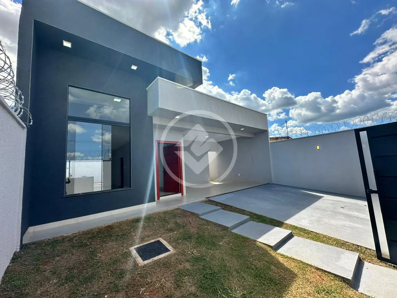 Casa à venda em Senador Canedo-GO.