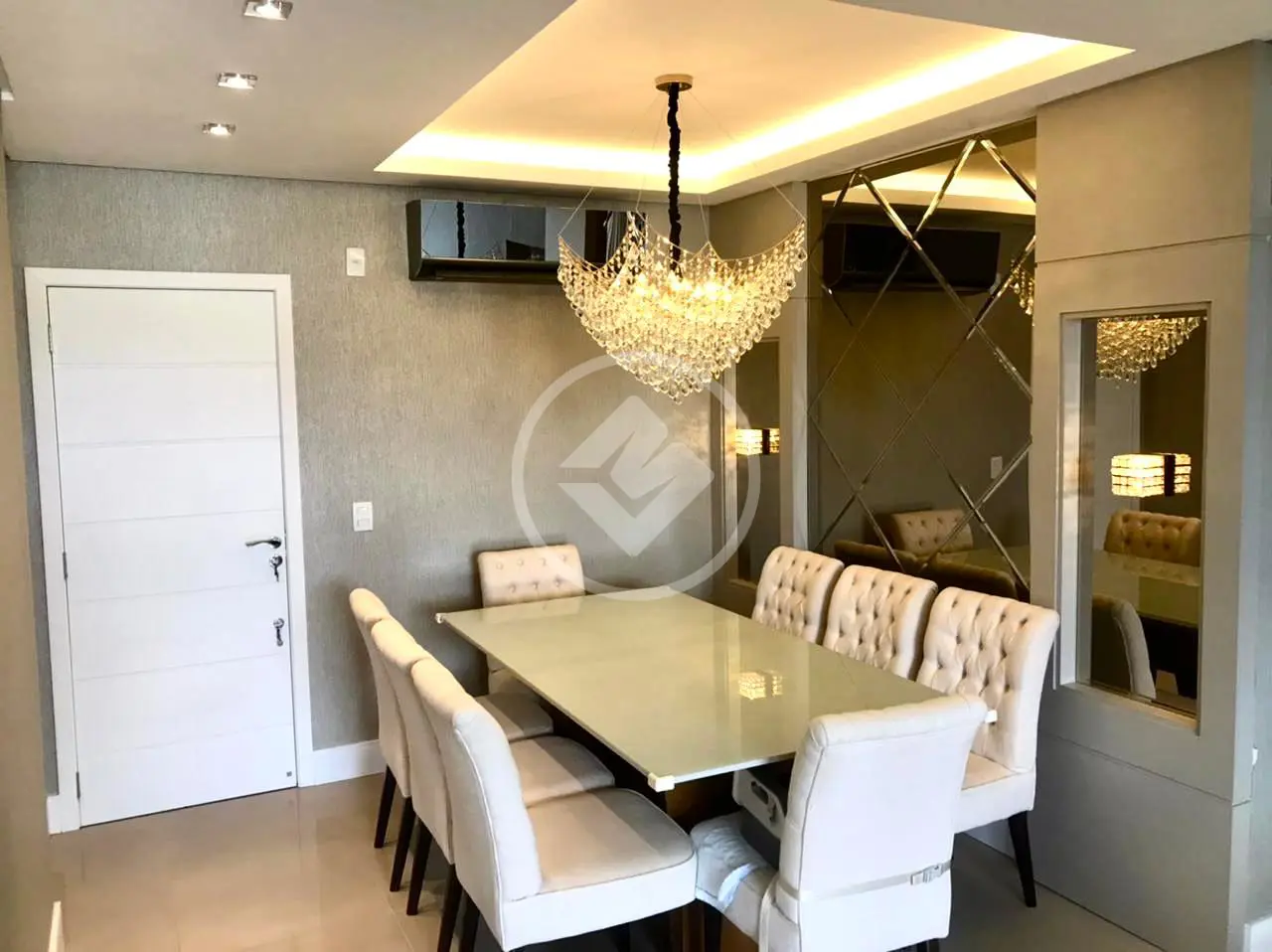 Apartamento de 3 quartos com 1 suíte no Centro de Camboriú