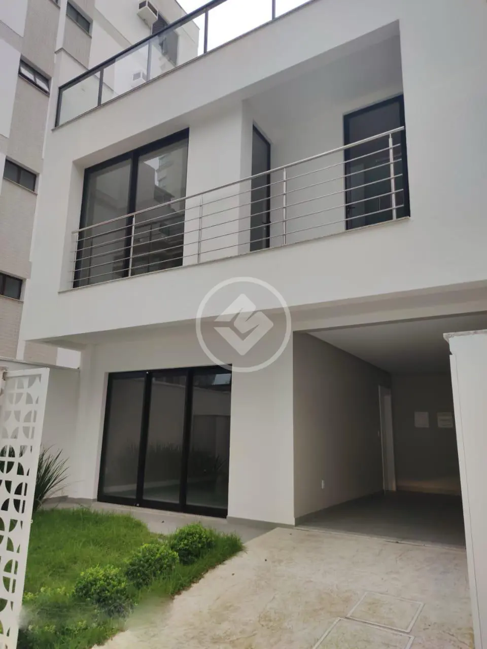 Casa com 234,37m² | 3 Suítes | Terraço | Churrasqueira | Hidromassagem: Balneário Camboriú