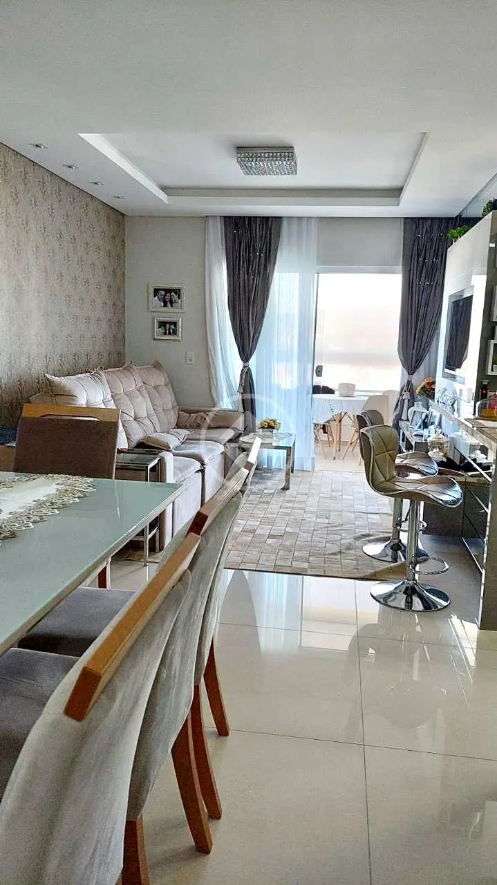 Apartamento de 3 quartos com 1 suíte no Centro de Camboriú