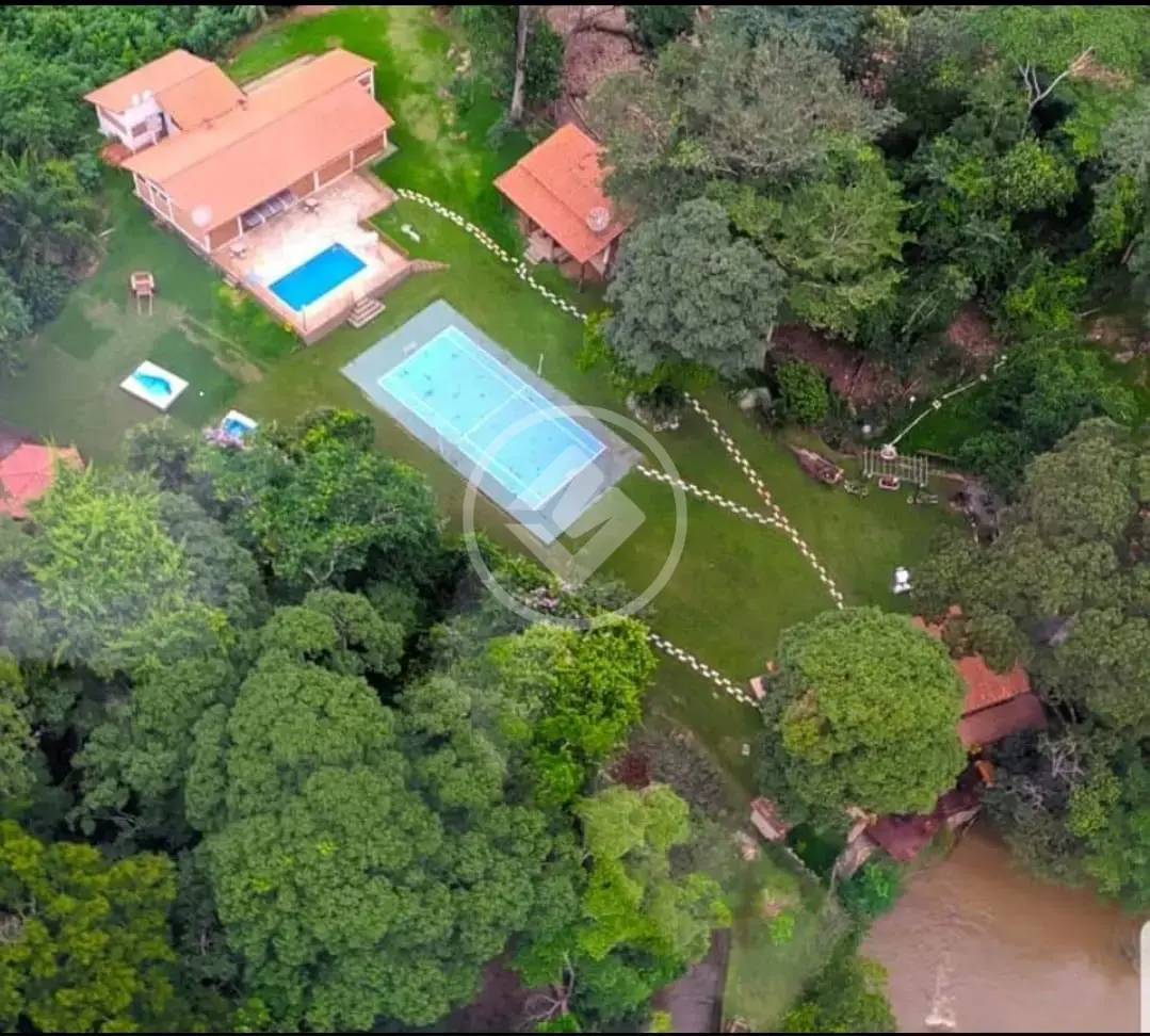 Seu Refúgio Particular em Rio Quente: Rancho com 3 Piscinas, Suítes e Área de Pesca