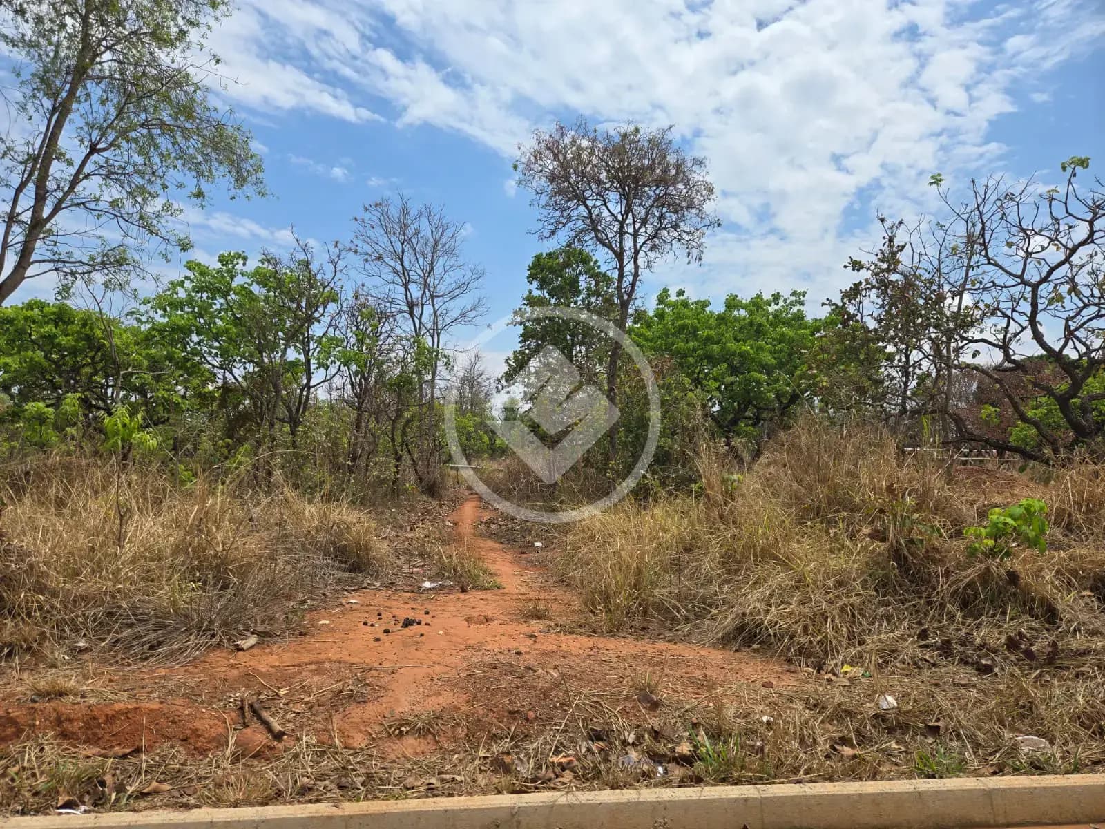 Chácara à Venda – Caldas Novas/GO 📍 Localização: Setor Mansões, Caldas Novas – GO (Chacaras Primavera) 📐 Área: 1.500 m² 🛣️ Localizada no asfalto, sem benfeitorias